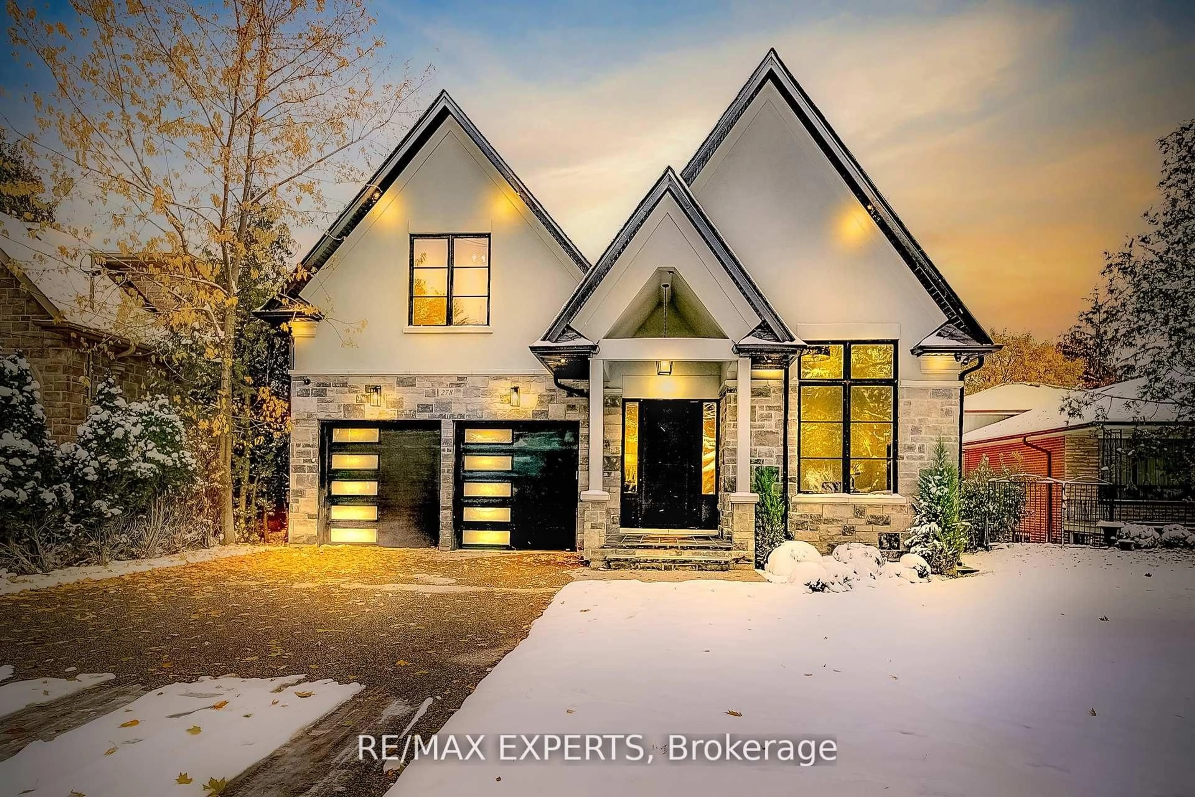 Home with brick exterior material, street for 278 Mineola Rd, Mississauga Ontario L5G 2G3