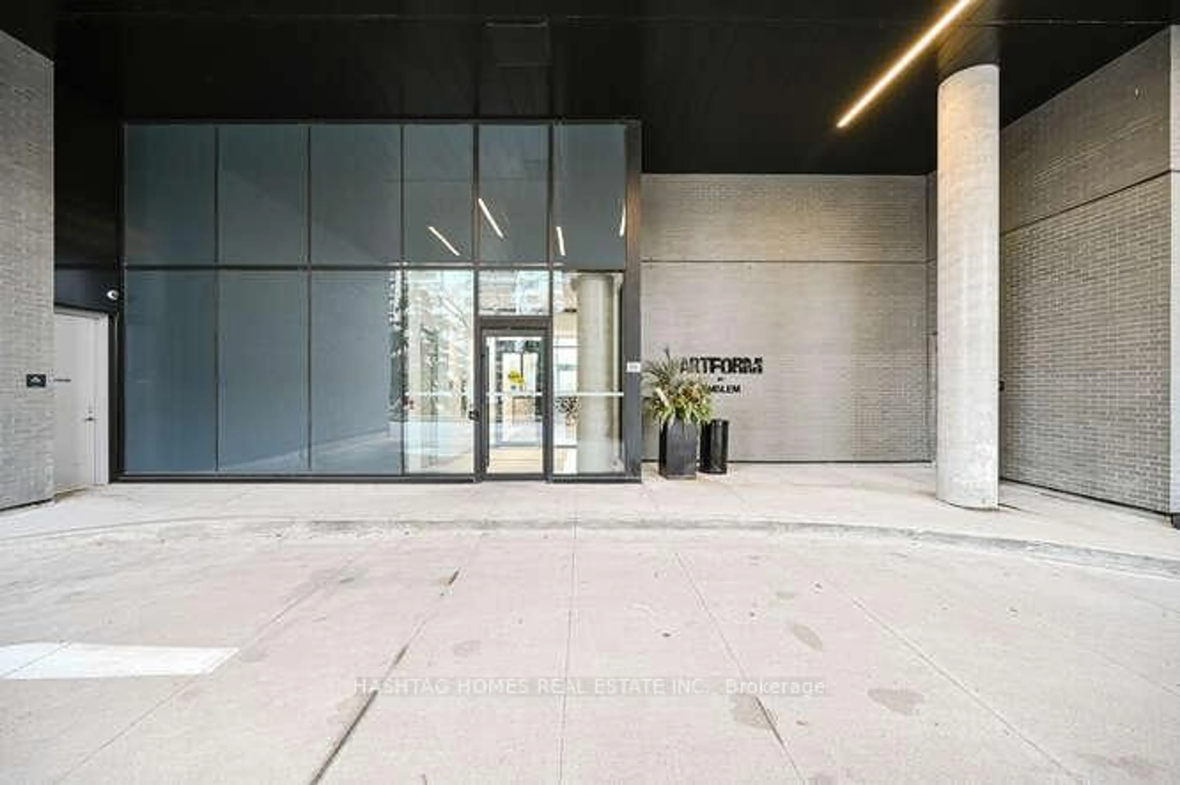 Indoor foyer for 86 Dundas St #1410, Mississauga Ontario L5A 1W4