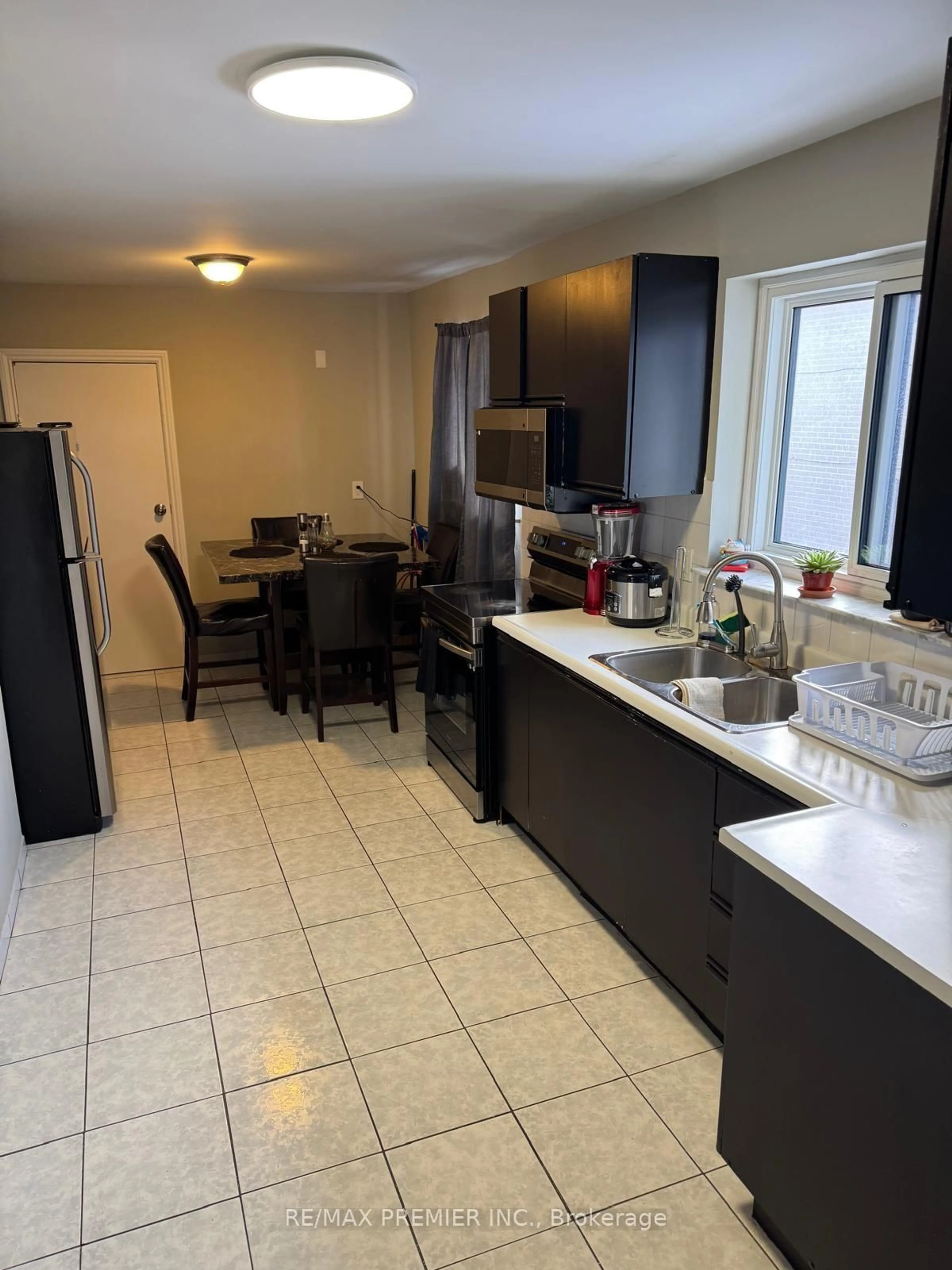 Unknown for 15 Lantos Crt, Toronto Ontario M3M 1G3