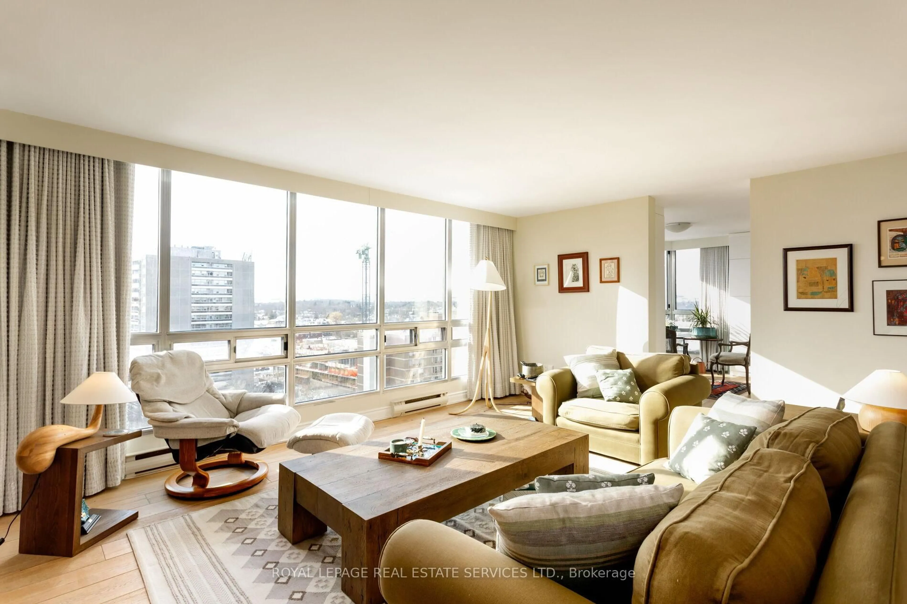 Living room with furniture, unknown for 2180 Marine Dr #1401, Oakville Ontario L6L 5V2