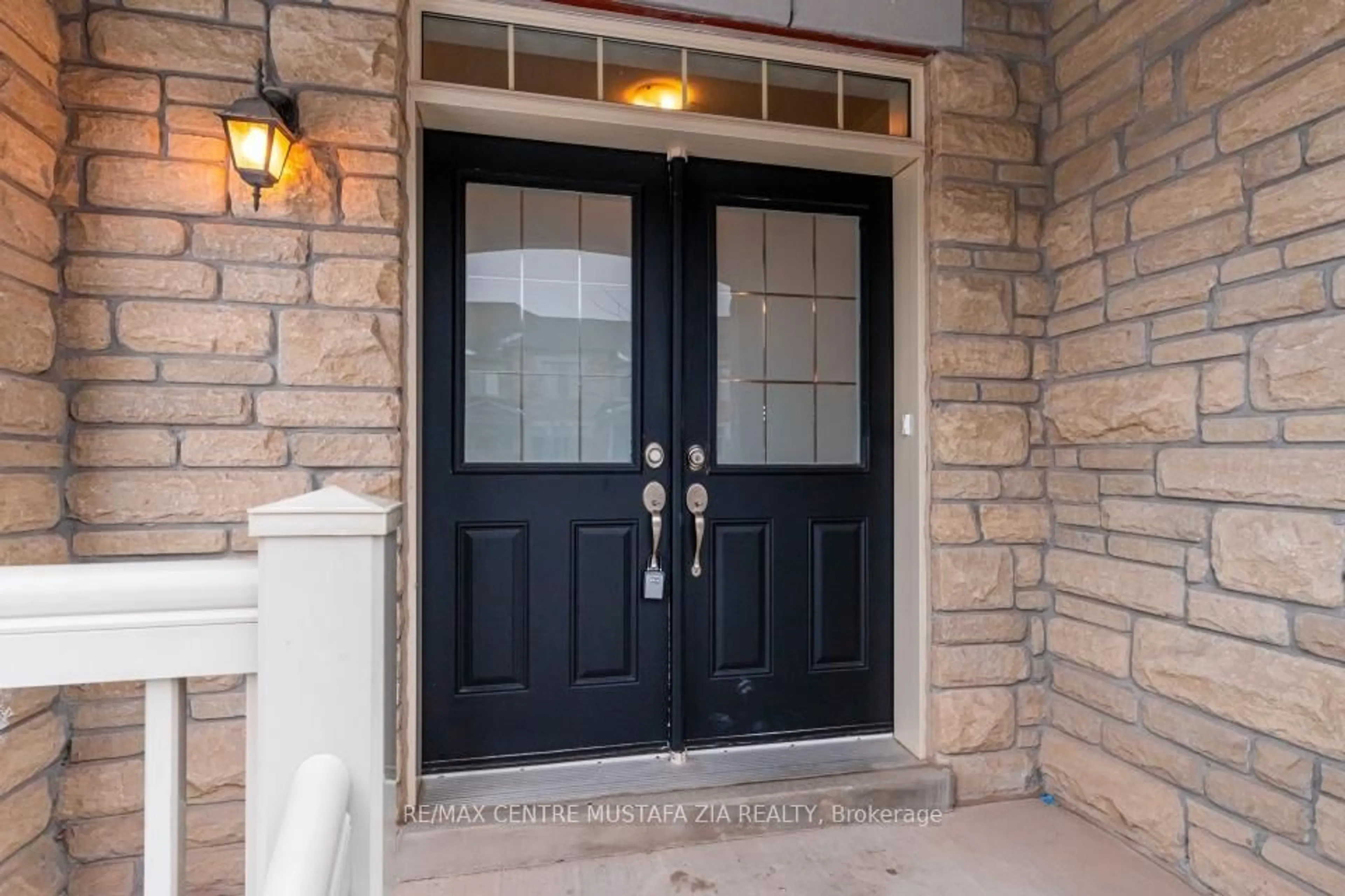 Indoor entryway for 173 Etheridge Ave, Milton Ontario L9E 1J2