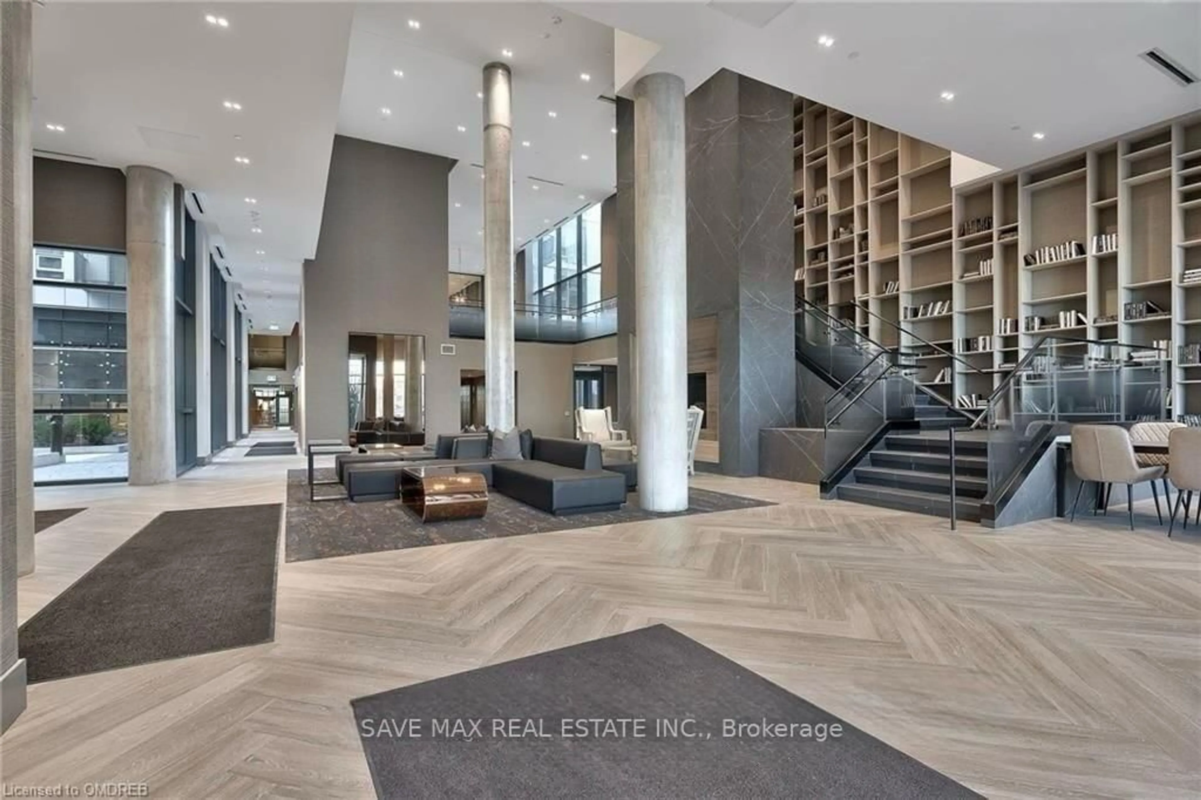 Indoor foyer for 2450 Old Bronte Rd #510, Oakville Ontario L6M 5P6