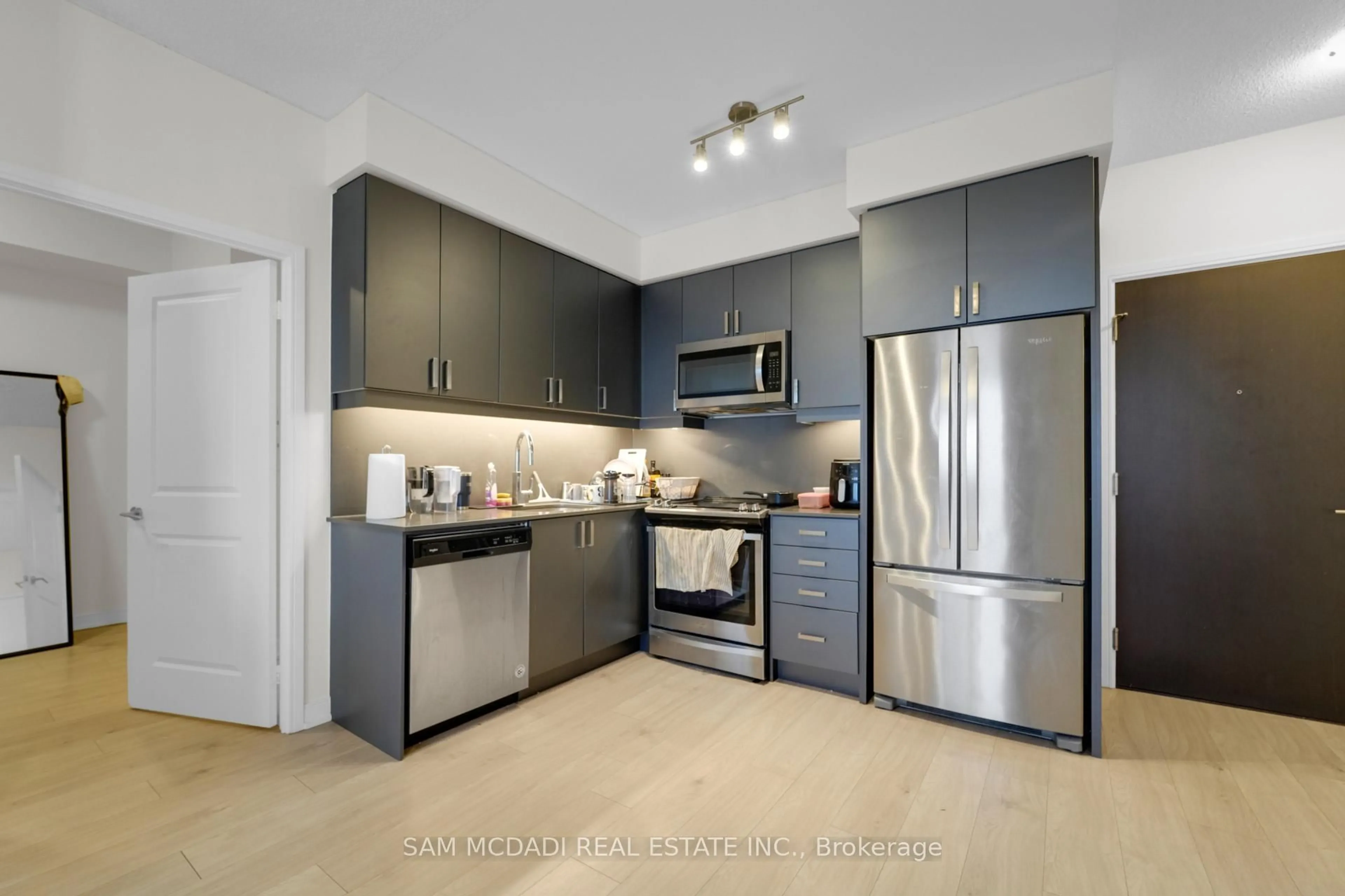 Standard kitchen, unknown for 8 Nahani Way #1722, Mississauga Ontario L4Z 0C6