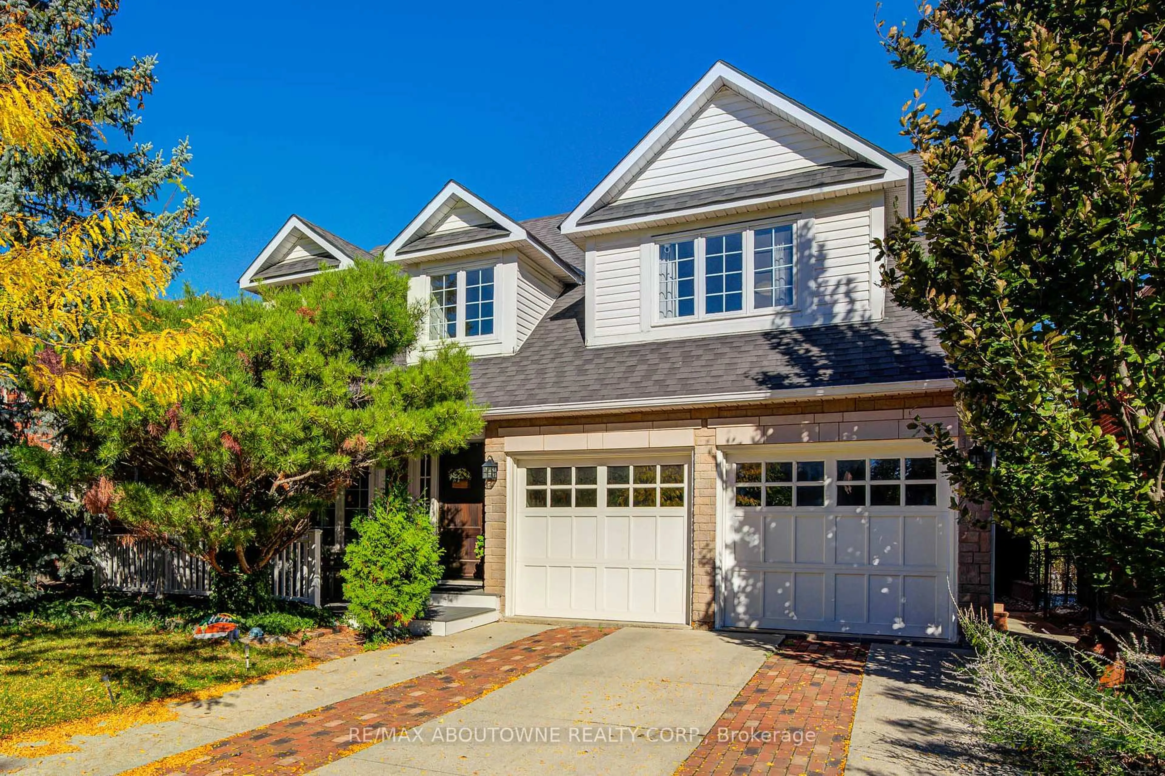 Home with brick exterior material, street for 2193 Meadowland Dr, Oakville Ontario L6H 6H2