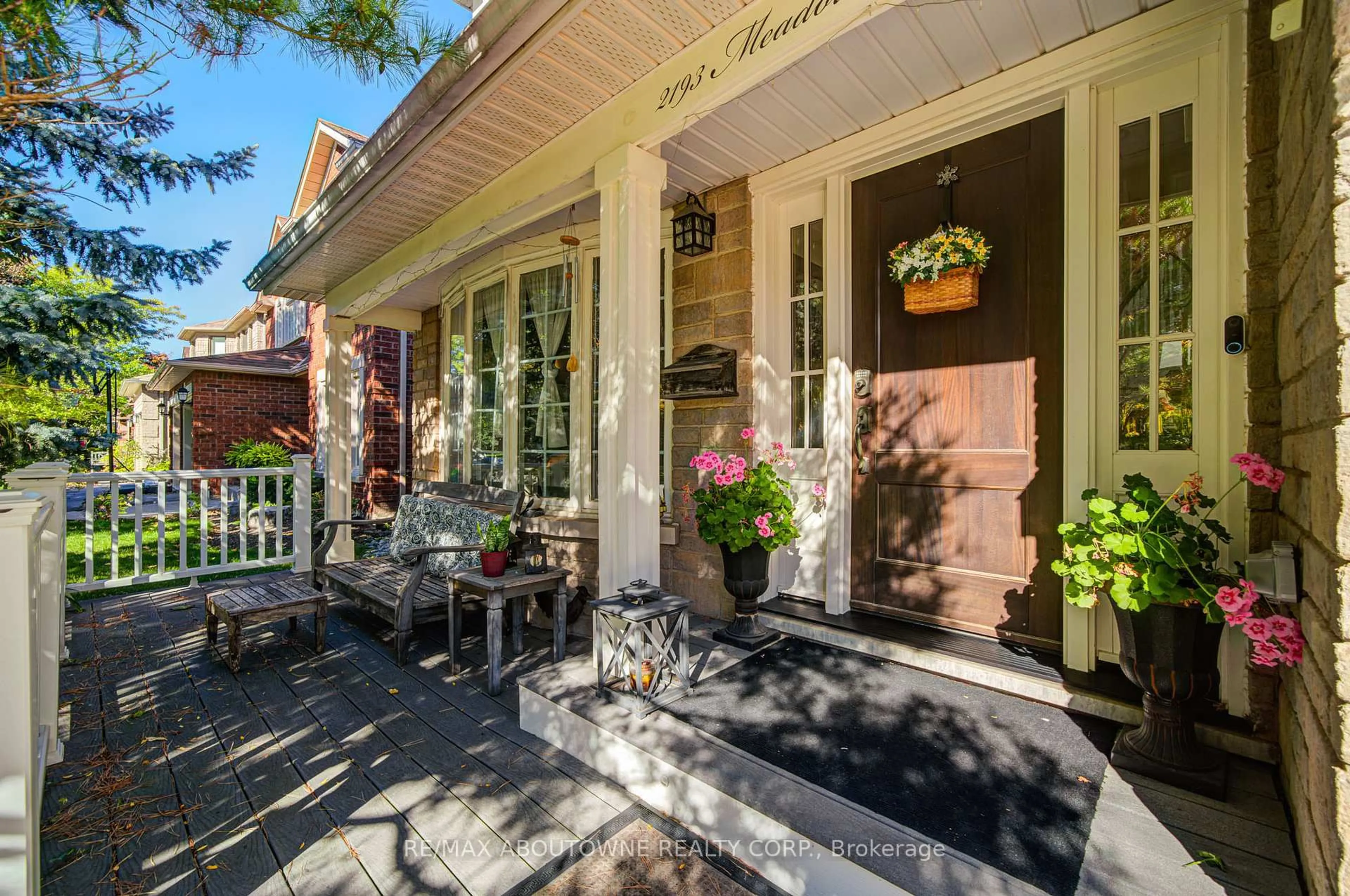 Patio, street for 2193 Meadowland Dr, Oakville Ontario L6H 6H2