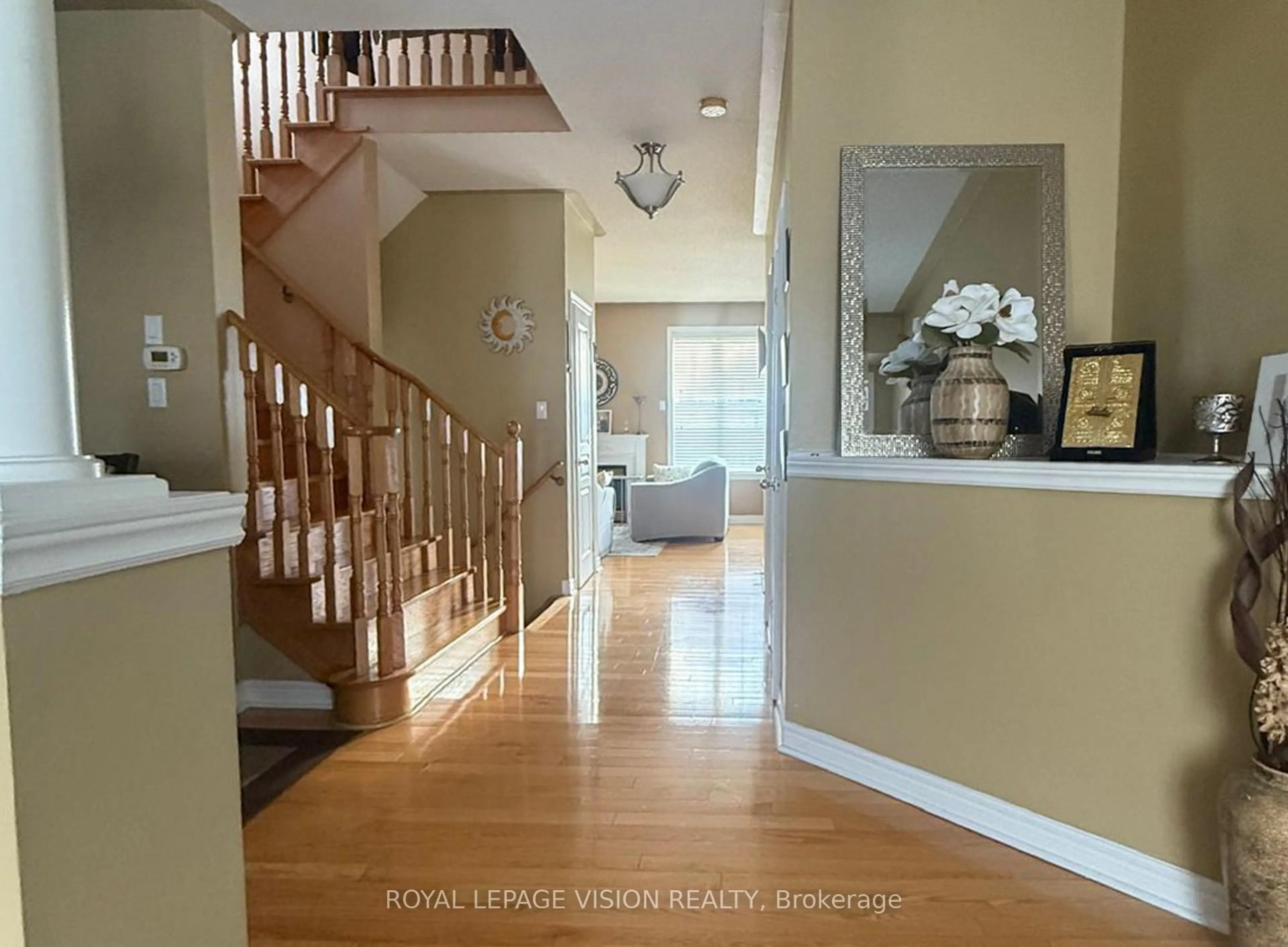 Indoor entryway for 320 Mountainash Rd, Brampton Ontario L6R 3K6