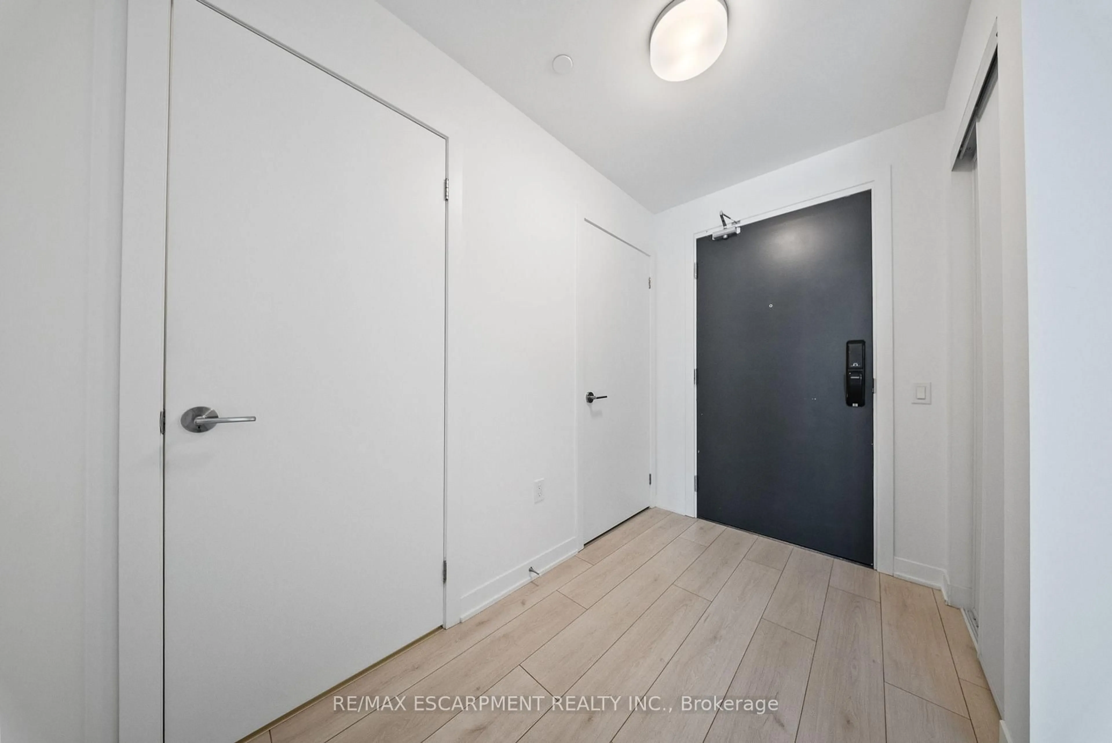 Unknown for 395 Dundas St #414, Oakville Ontario L6M 5R8