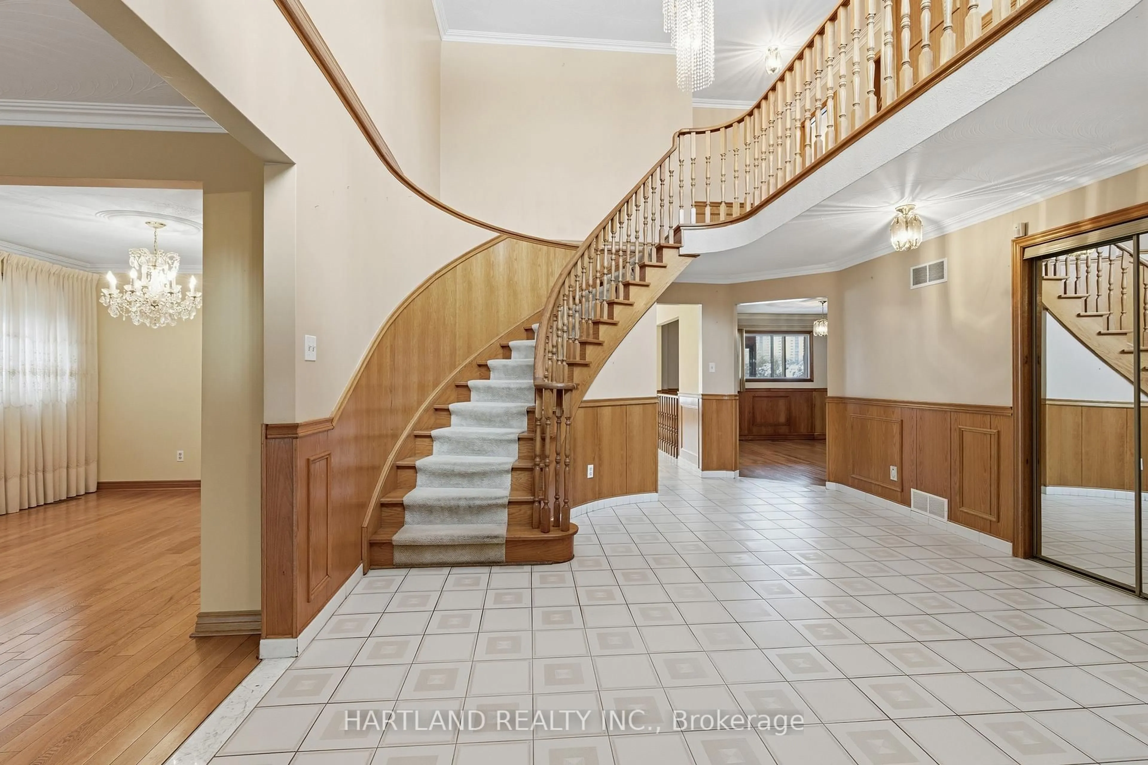 Indoor foyer for 4065 River Mill Way, Mississauga Ontario L4W 4C1