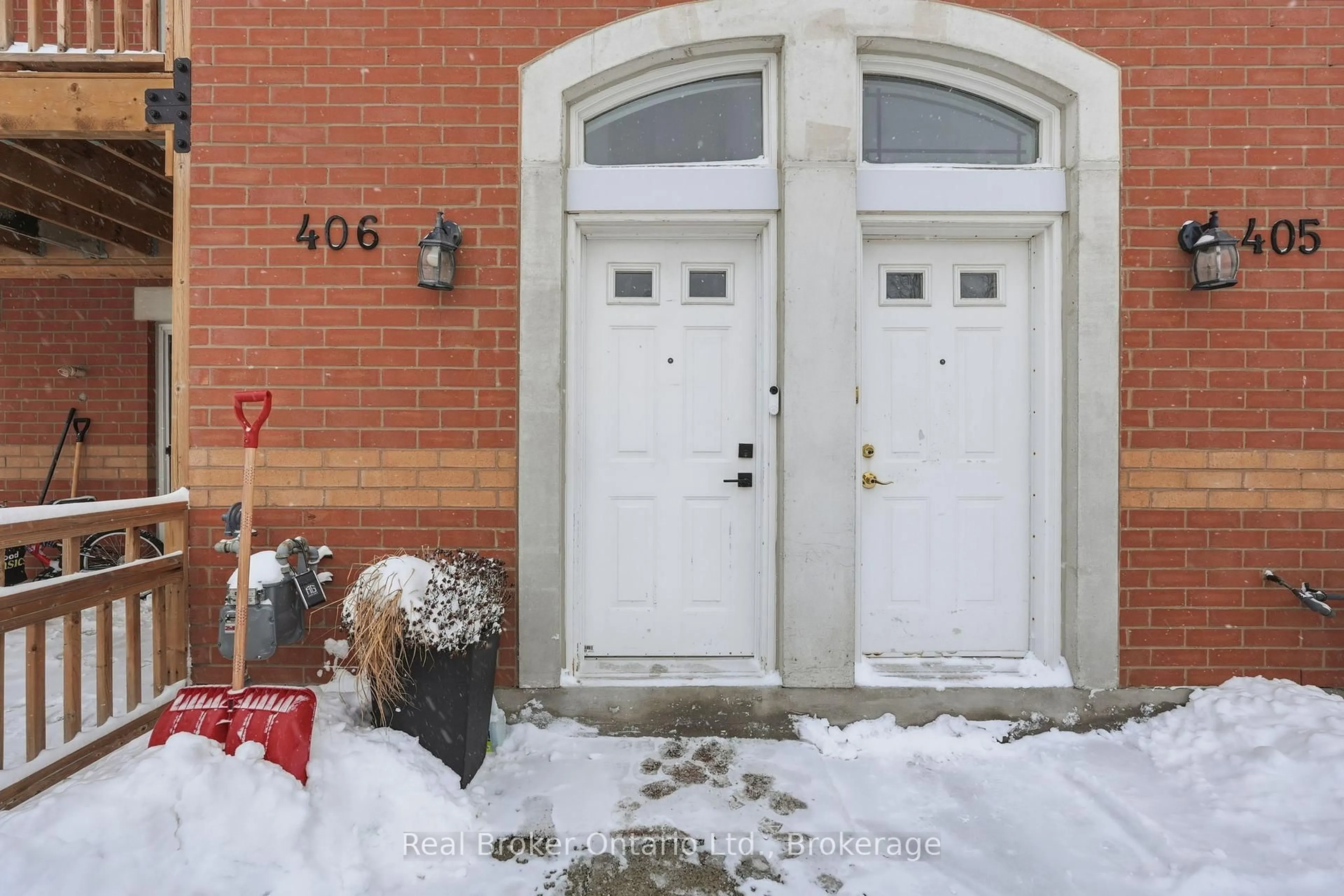 Indoor entryway for 4140 FOXWOOD Dr #406, Burlington Ontario L7M 4R4