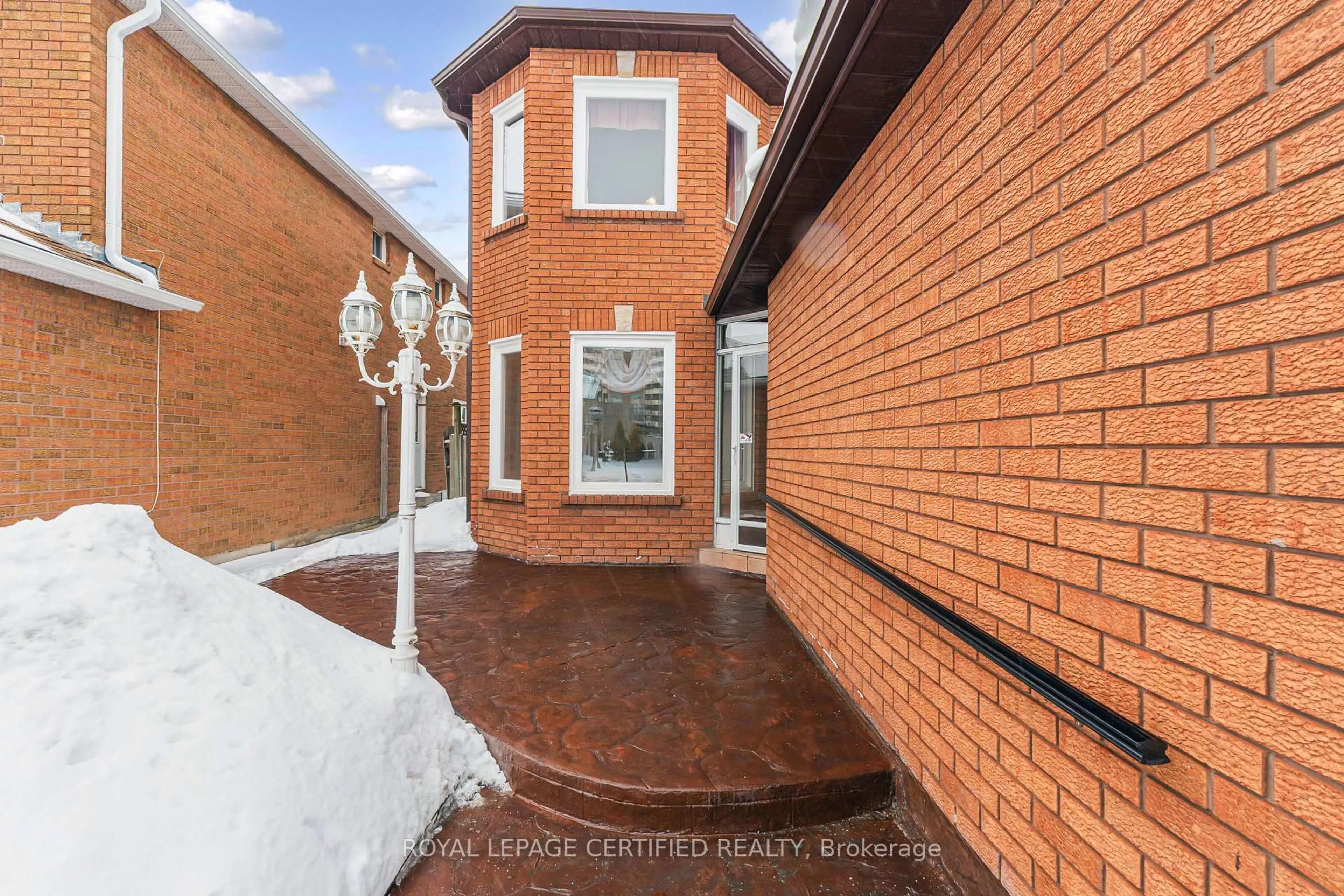 Home with brick exterior material, street for 116 Malta Ave, Brampton Ontario L6Y 4C8