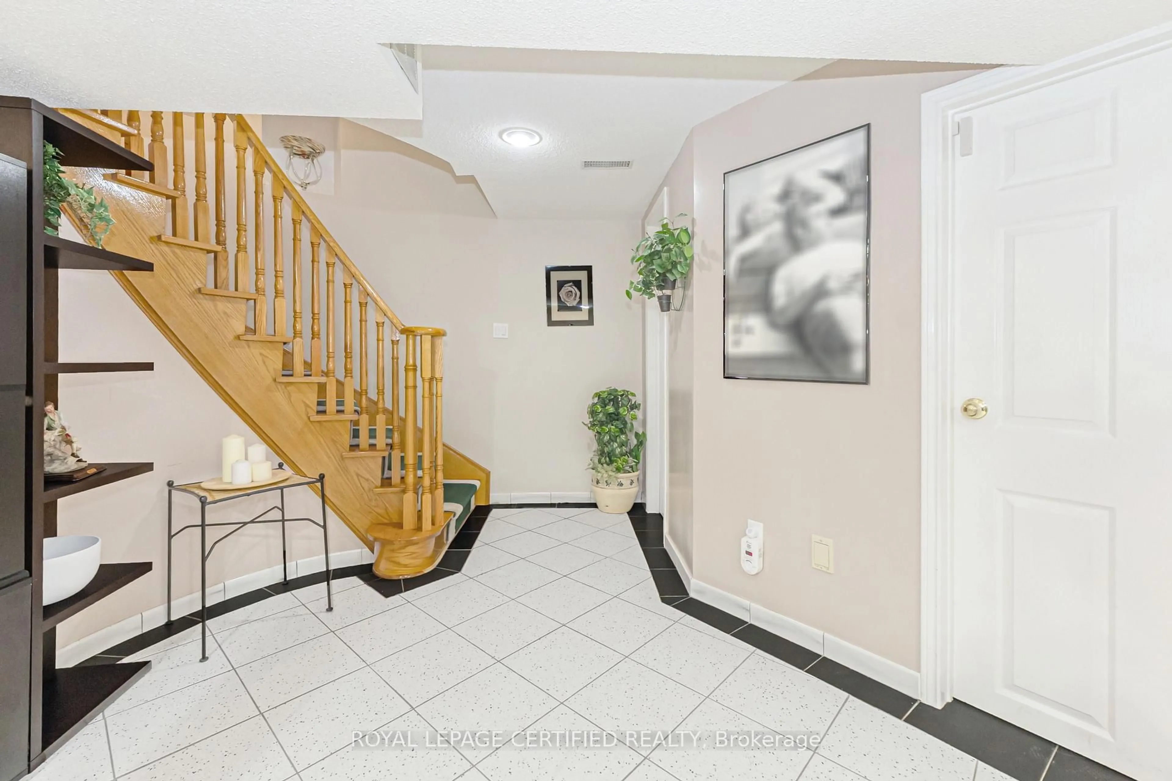 Indoor foyer for 116 Malta Ave, Brampton Ontario L6Y 4C8