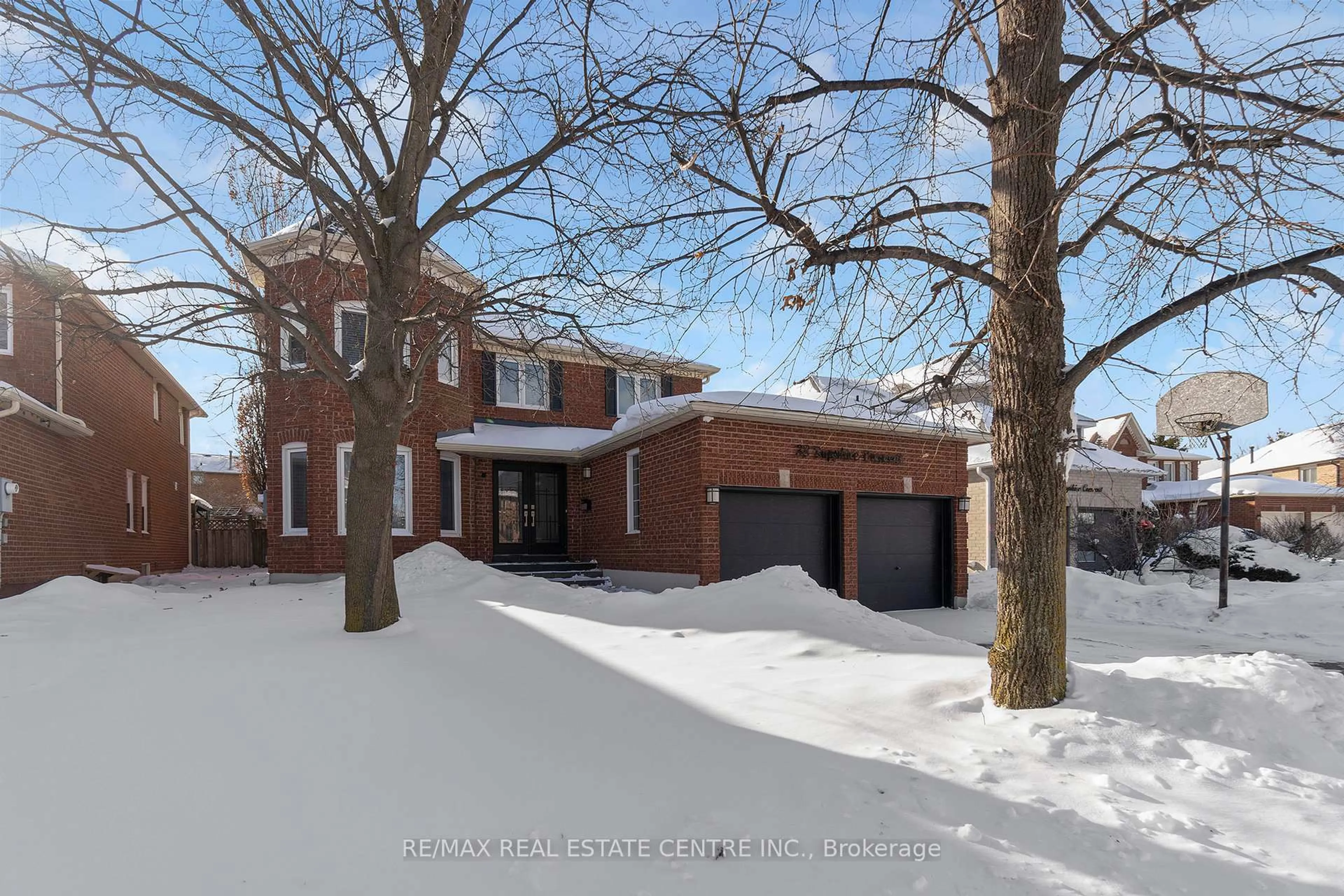 Home with brick exterior material, street for 38 Sapphire Cres, Brampton Ontario L6Z 4M4
