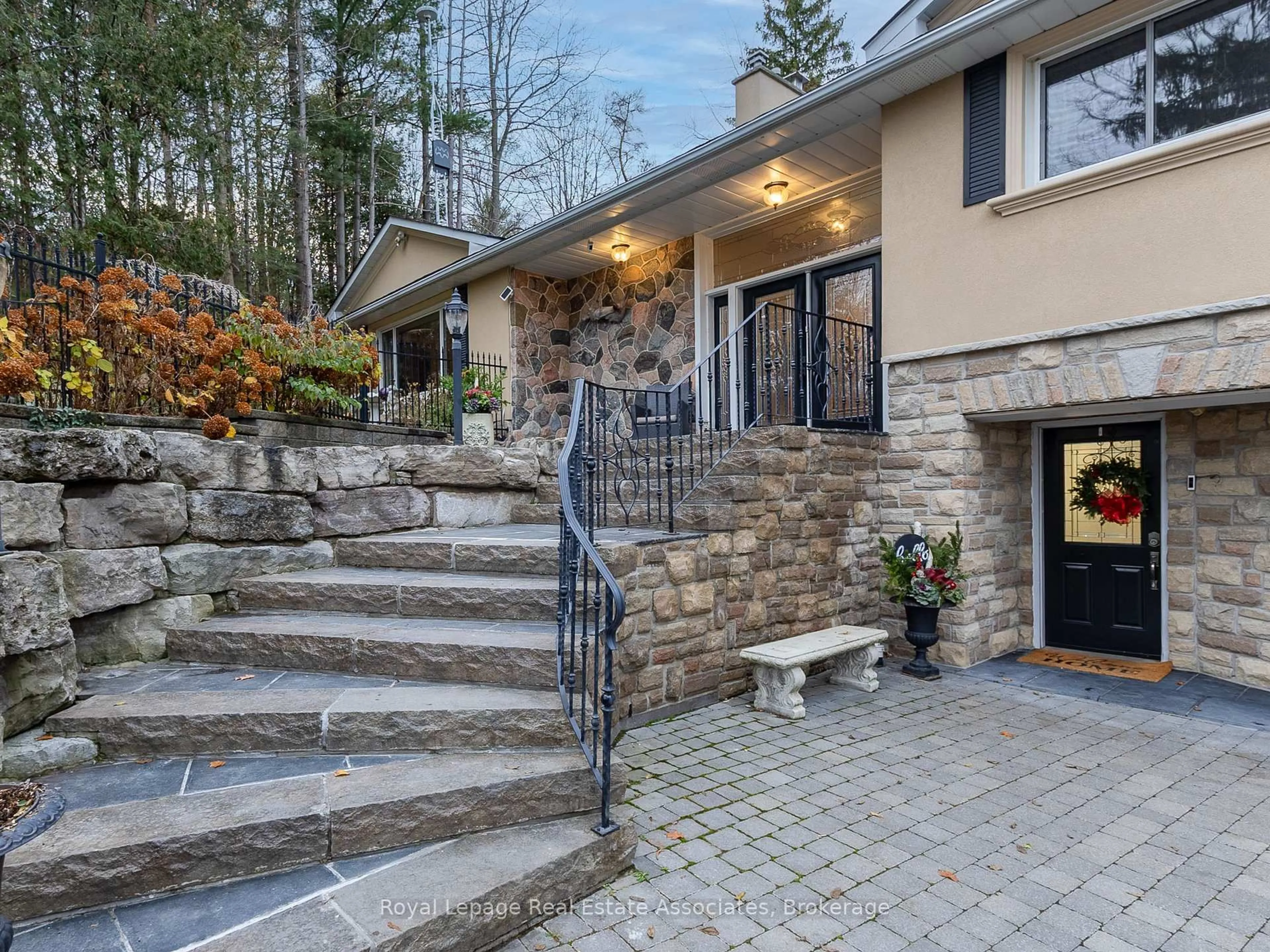 Unknown for 13931 Cromar Crt, Halton Hills Ontario L7G 4S5