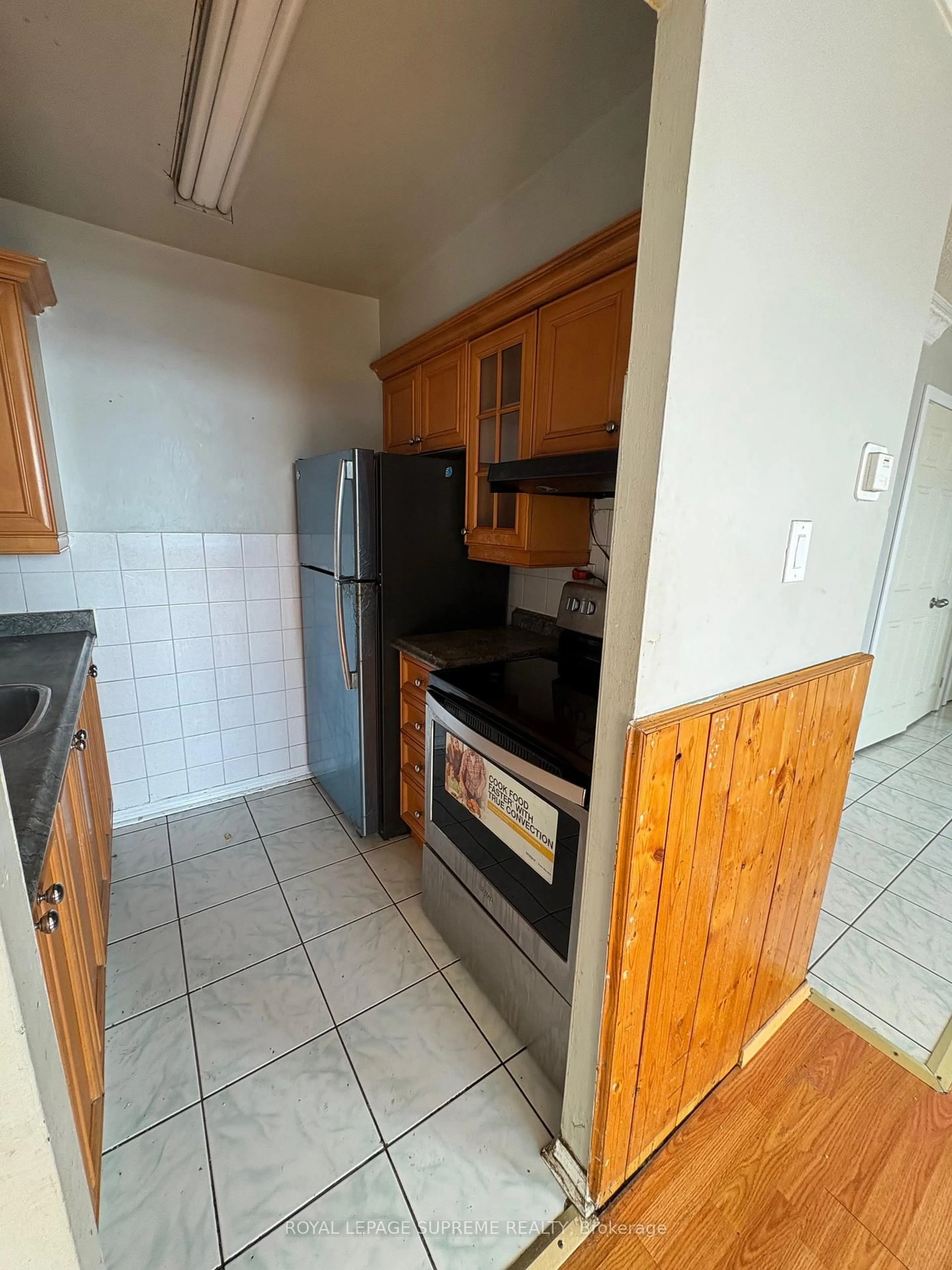 Standard kitchen, unknown for 100 Lotherton Ptwy #1215, Toronto Ontario M6B 2G8