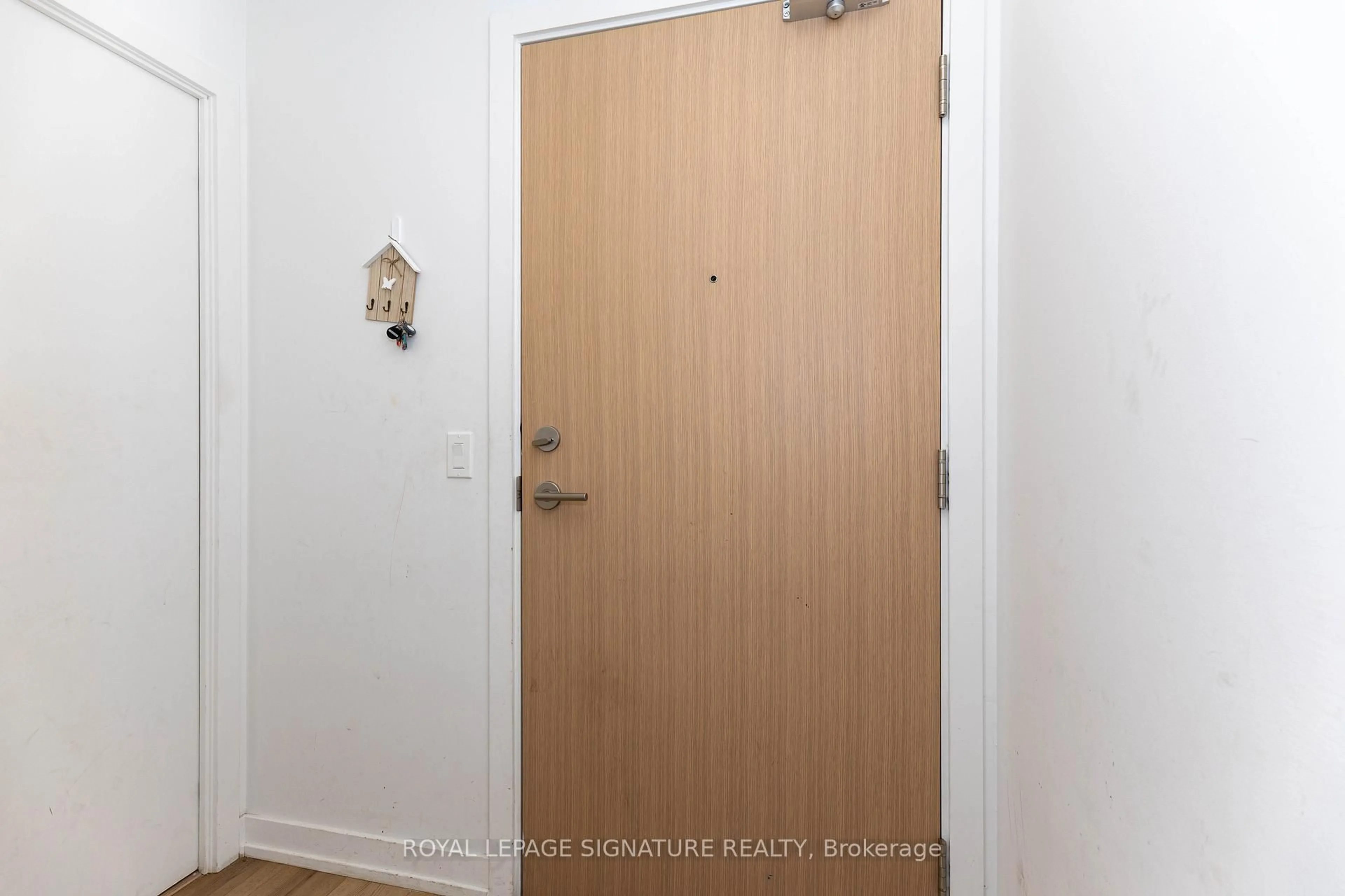 Indoor entryway for 1195 The Queensway #513, Toronto Ontario M8Z 1R6