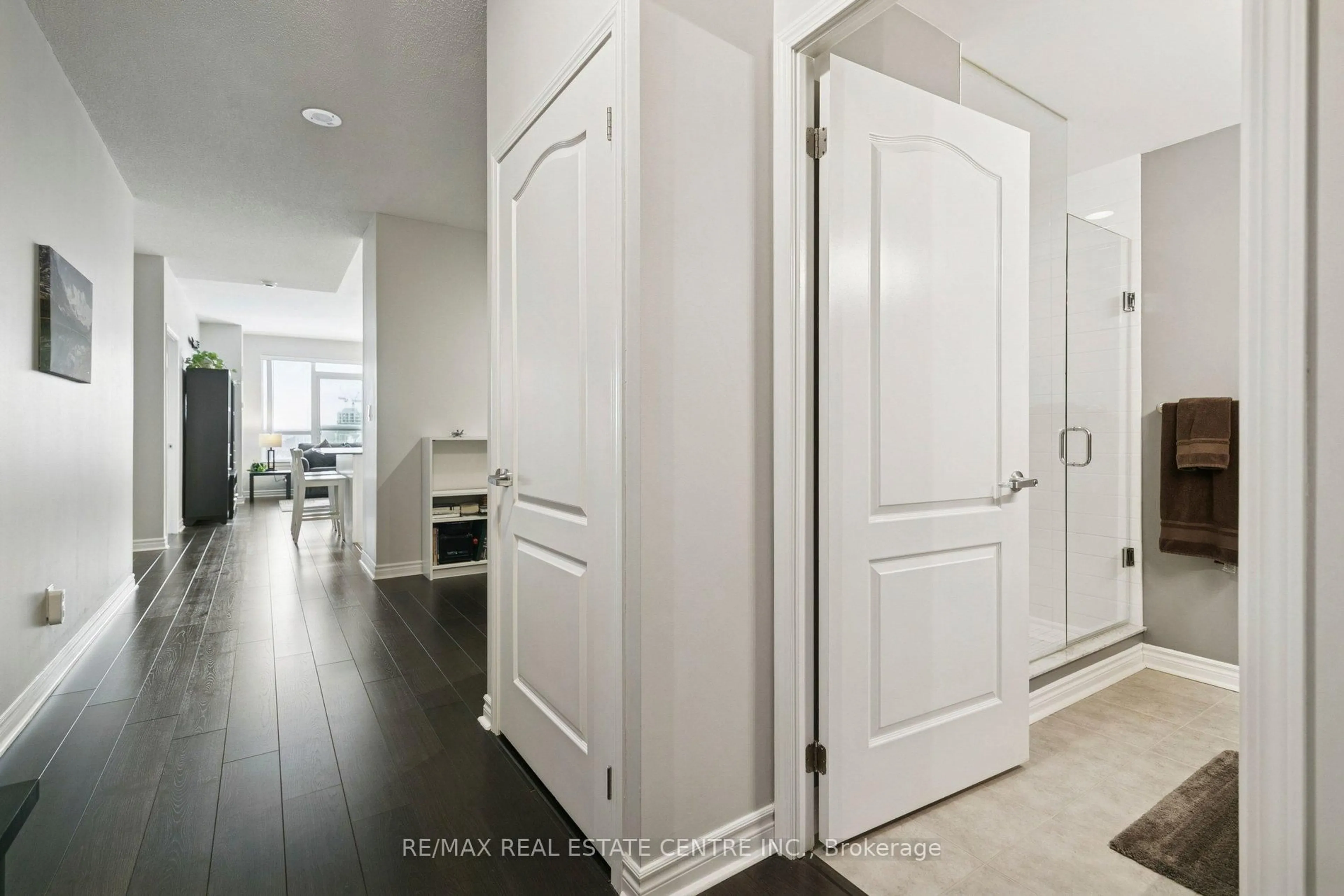 Indoor entryway for 3865 Lake Shore Blvd #604, Toronto Ontario M8W 0A2