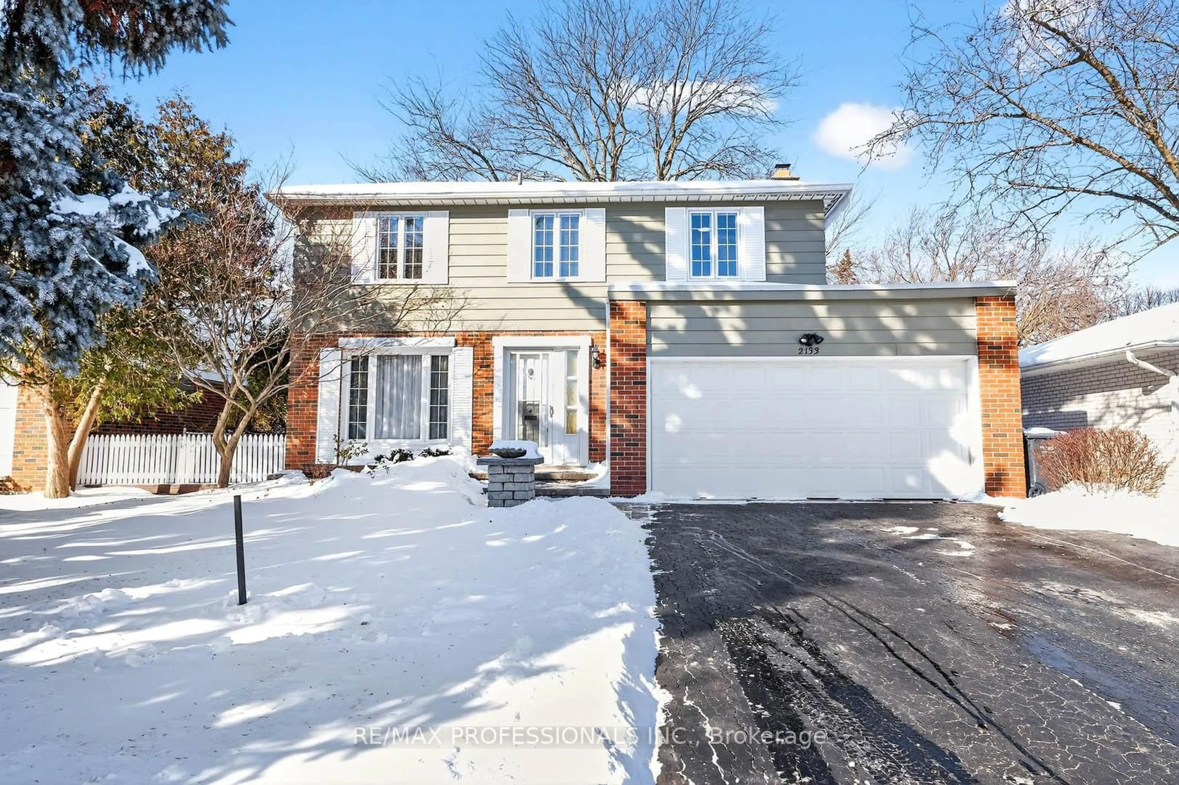 Home with brick exterior material, street for 2133 Perran Dr, Mississauga Ontario L5K 1L9