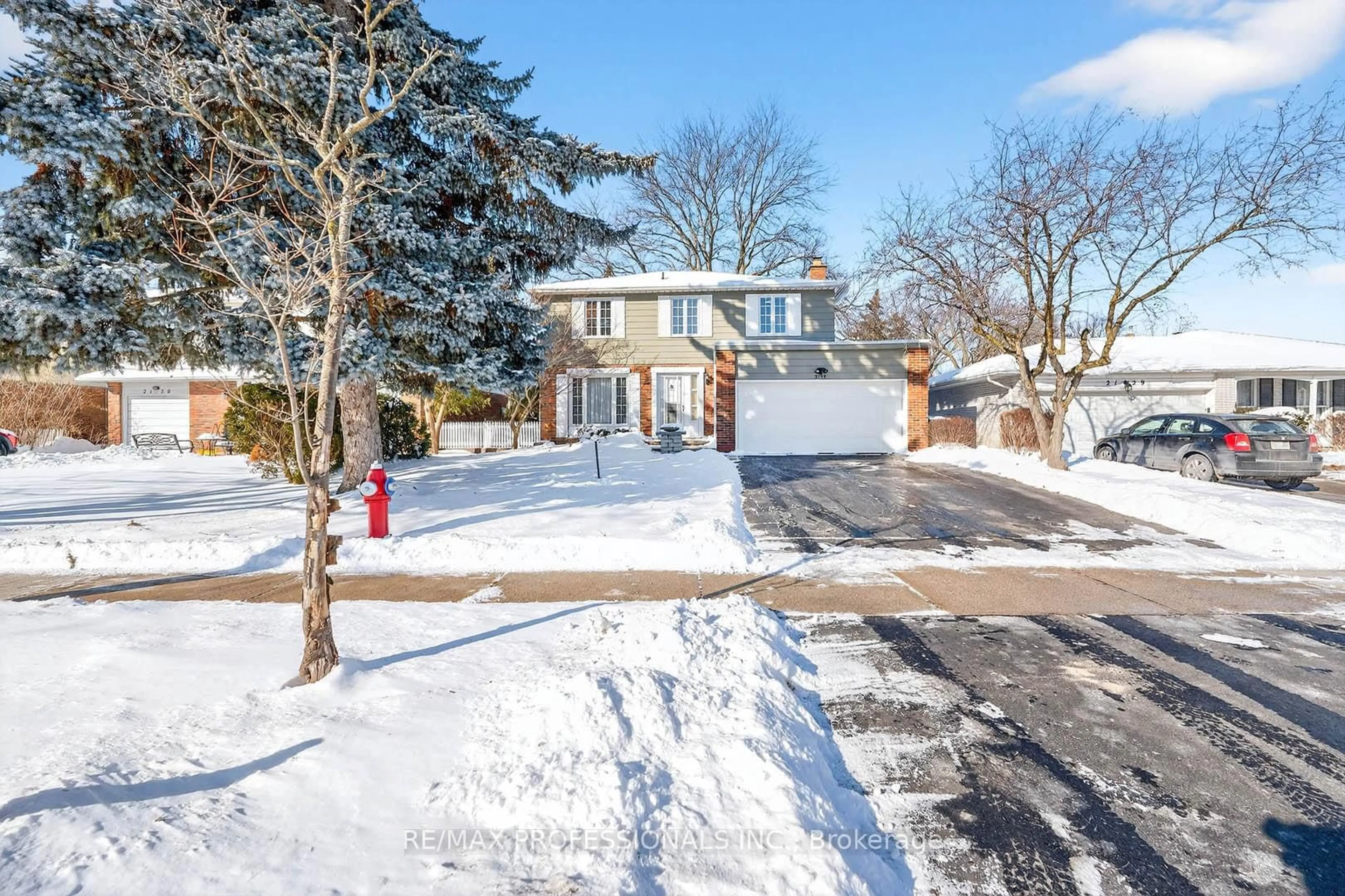 A pic from outside/outdoor area/front of a property/back of a property/a pic from drone, street for 2133 Perran Dr, Mississauga Ontario L5K 1L9