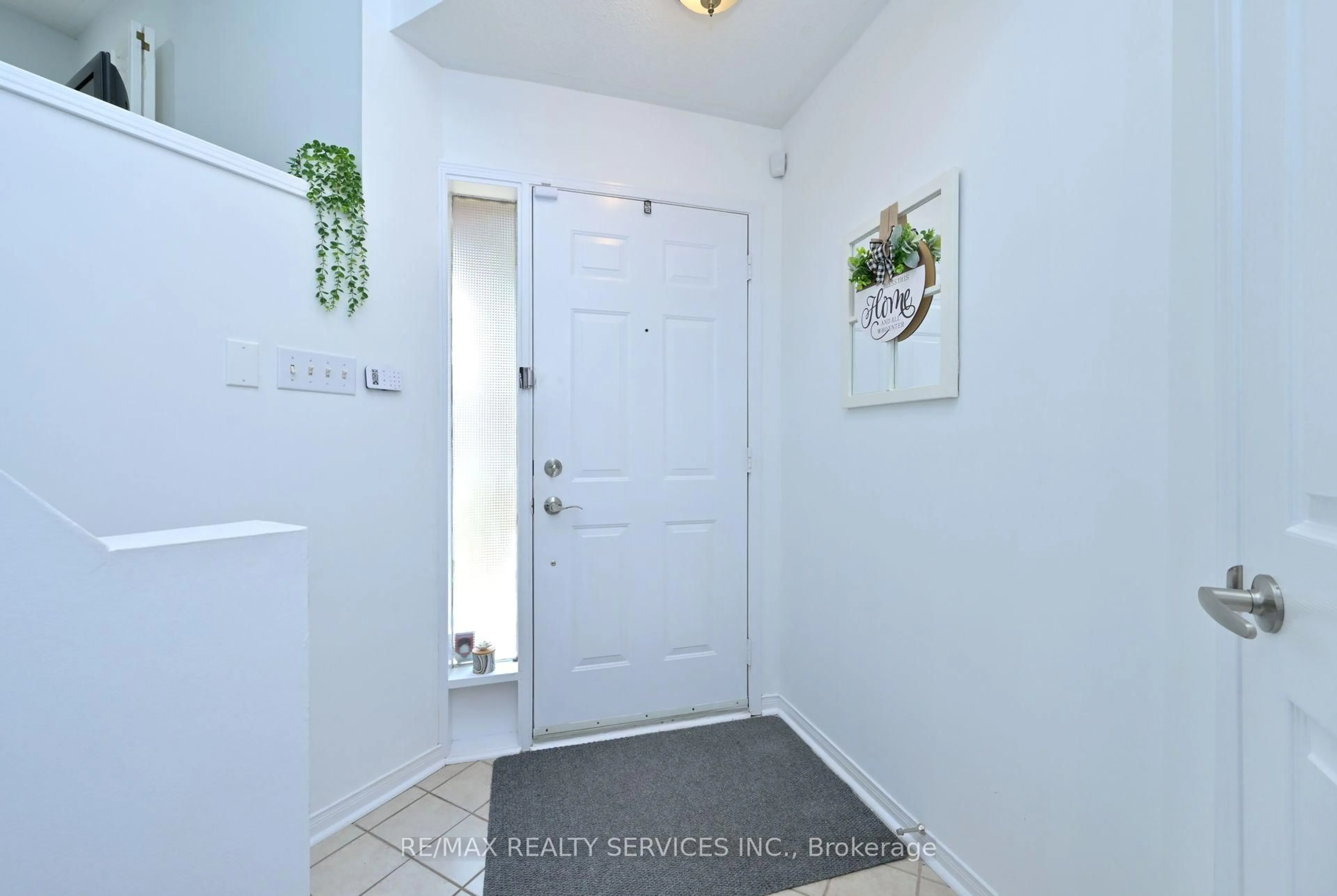 Indoor entryway for 59 Springview Dr, Brampton Ontario L6X 4L8