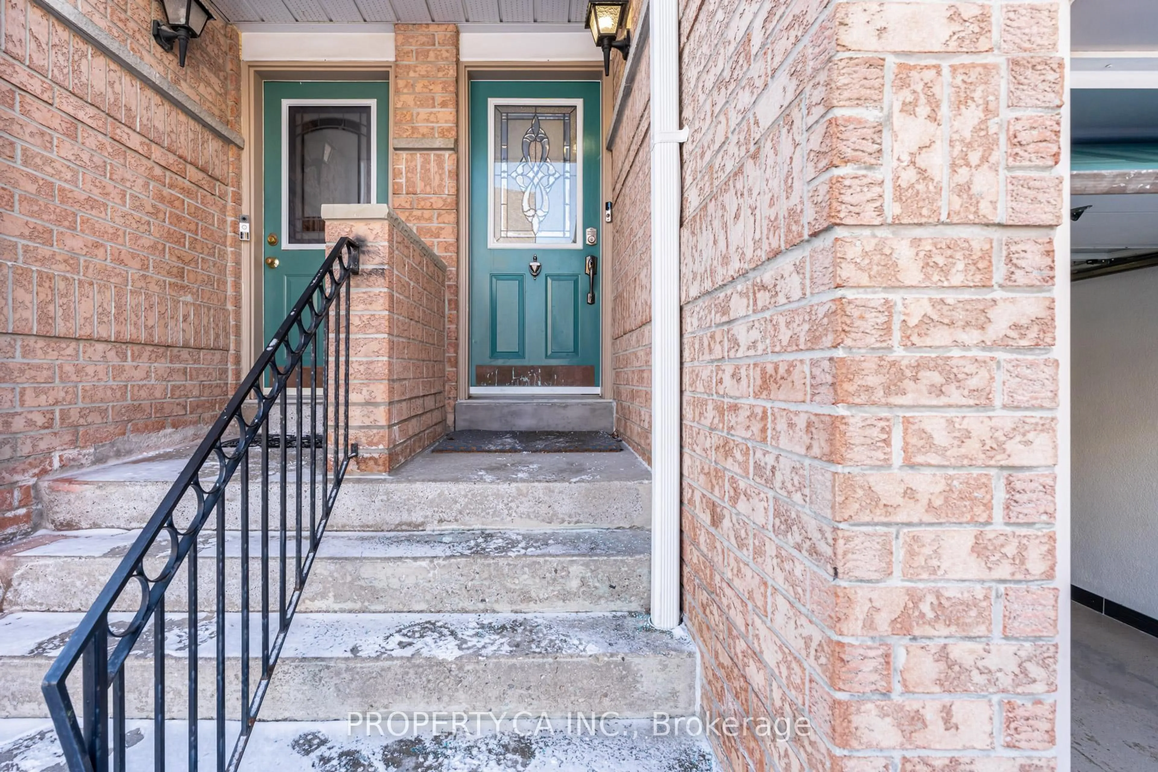 Indoor entryway for 1050 Bristol Rd #45, Mississauga Ontario L5V 2E8