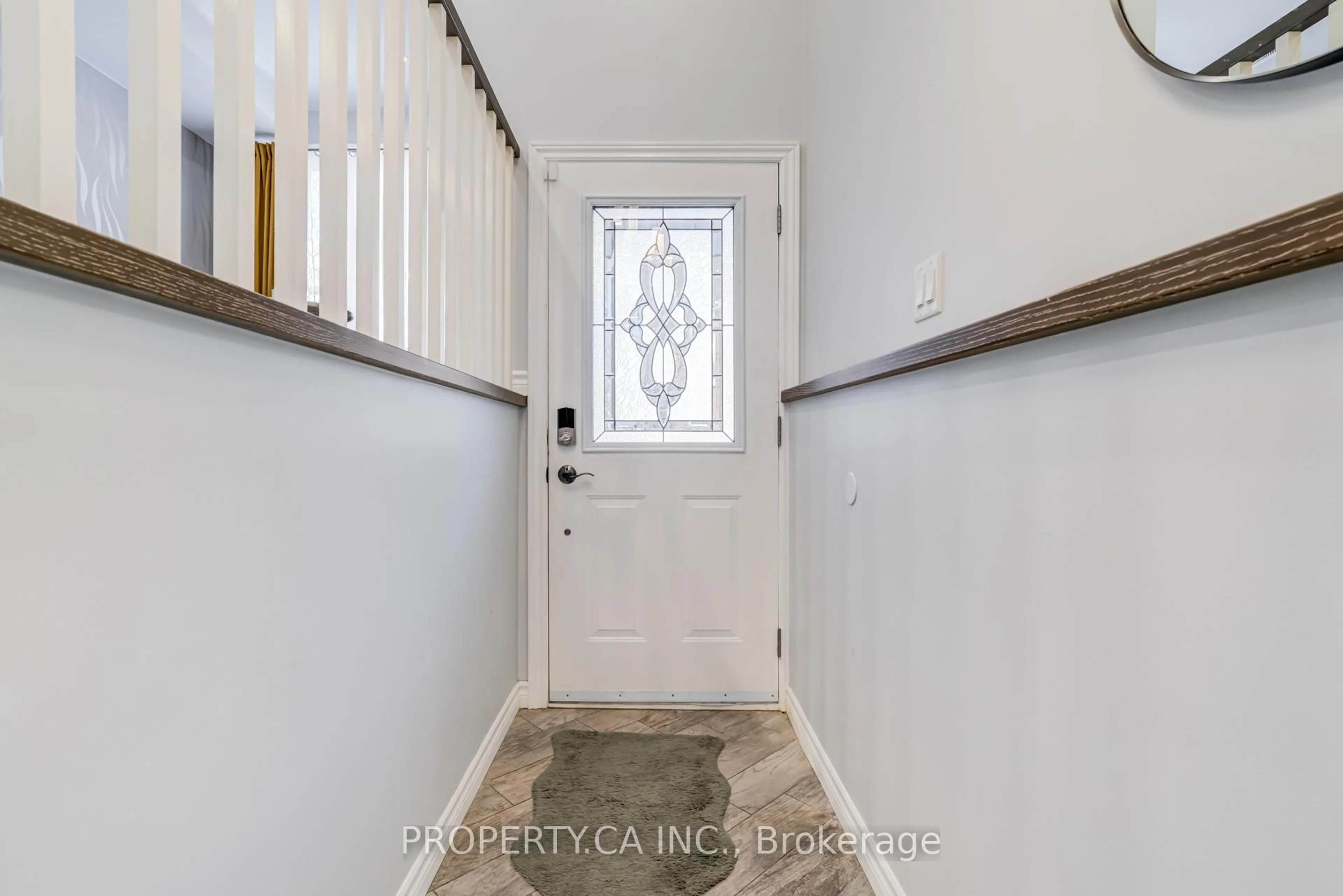 Indoor entryway for 1050 Bristol Rd #45, Mississauga Ontario L5V 2E8