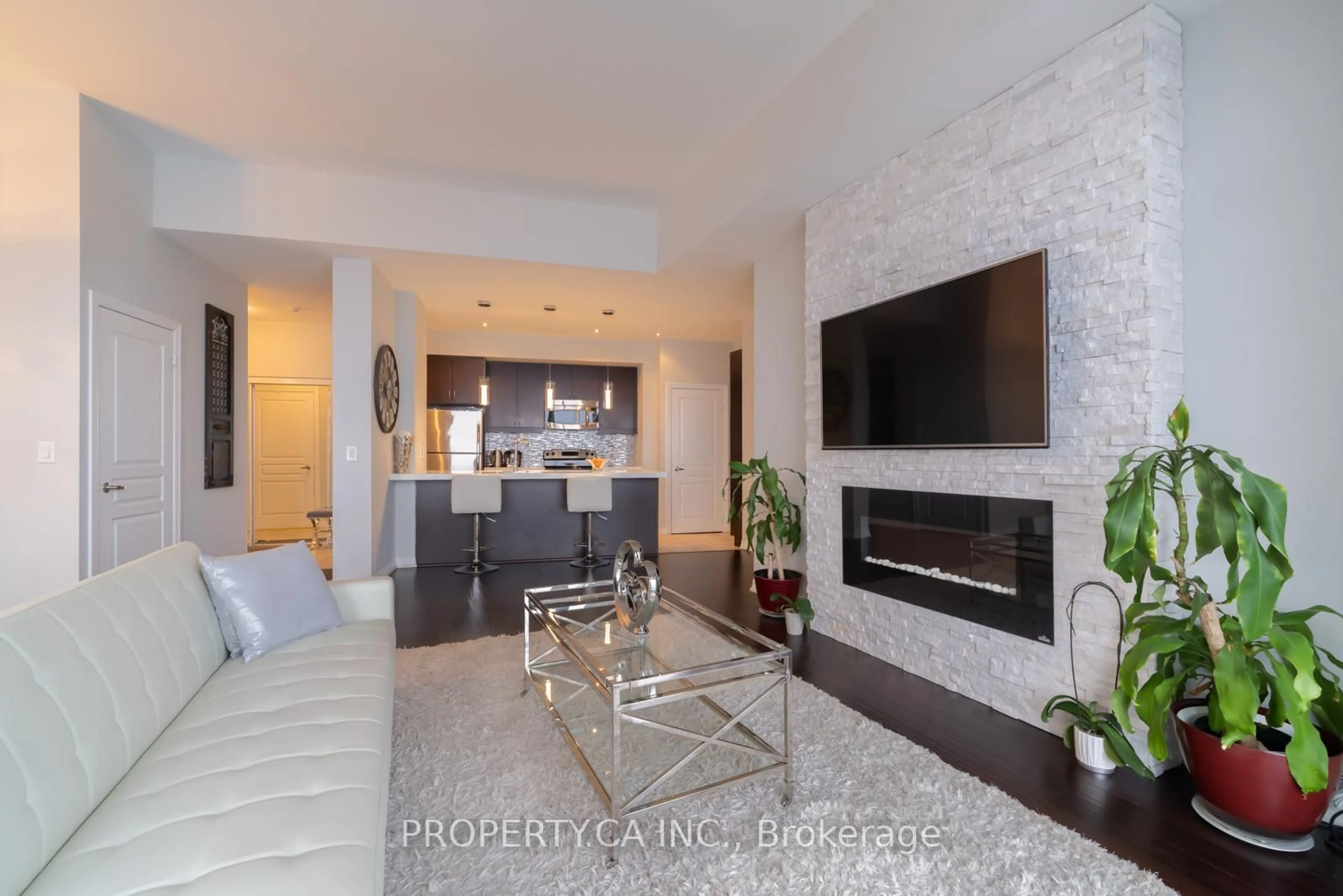 Living room with furniture, ceramic/tile floor for 223 Webb Dr #PH3504, Mississauga Ontario L5B 0E8