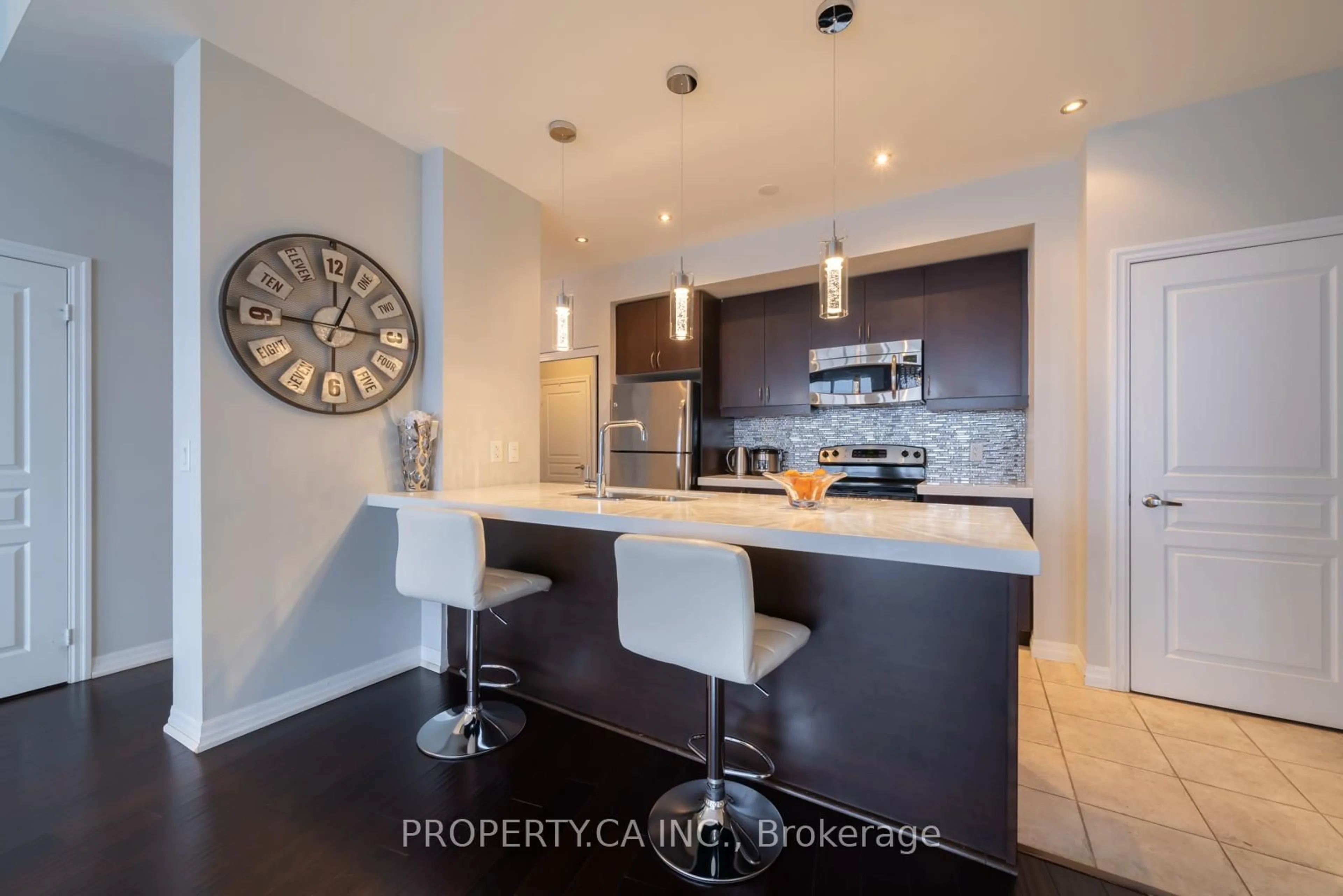 Open concept kitchen, unknown for 223 Webb Dr #PH3504, Mississauga Ontario L5B 0E8