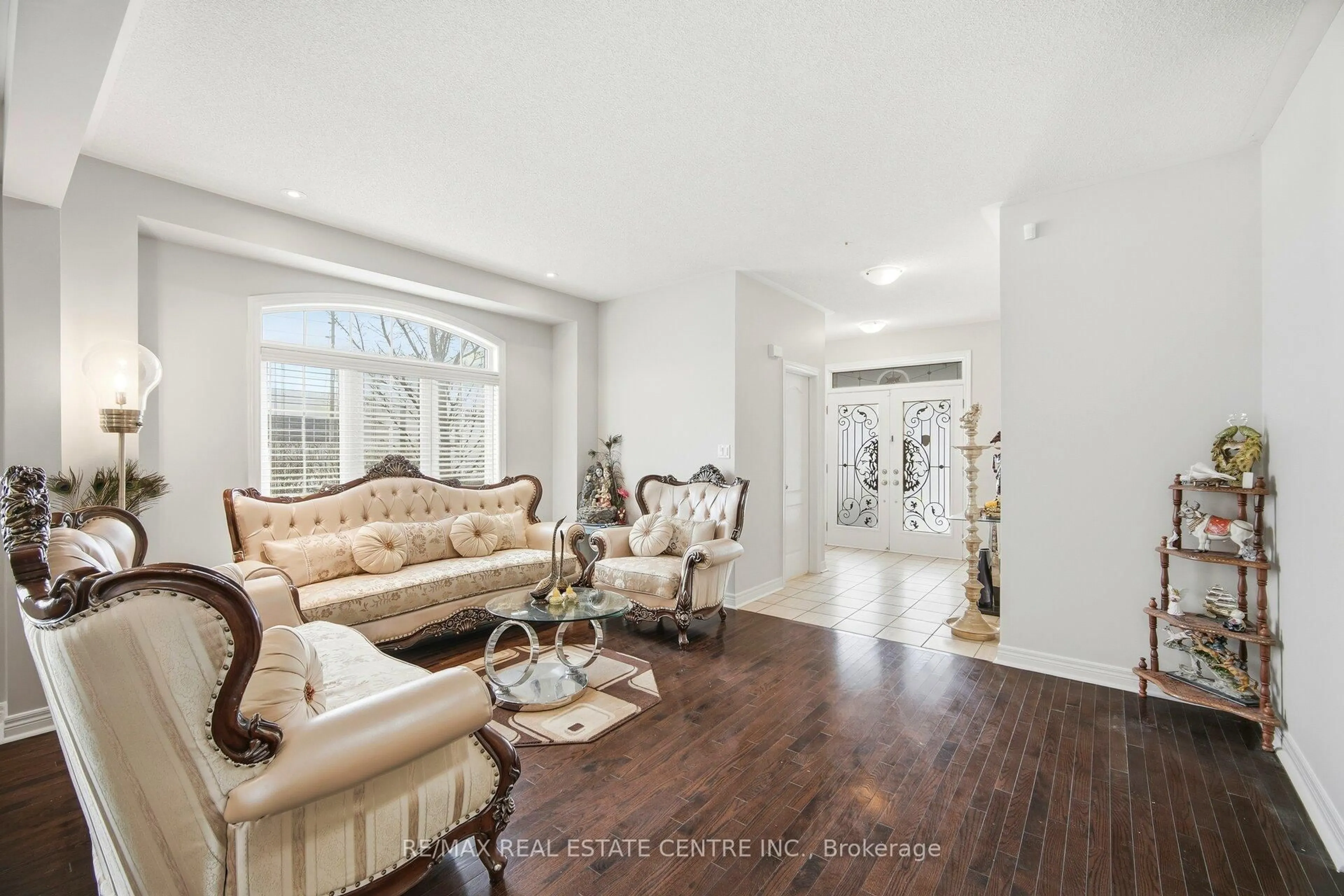 Living room with furniture, unknown for 38 Lightcatcher Circ, Brampton Ontario L6P 3P5