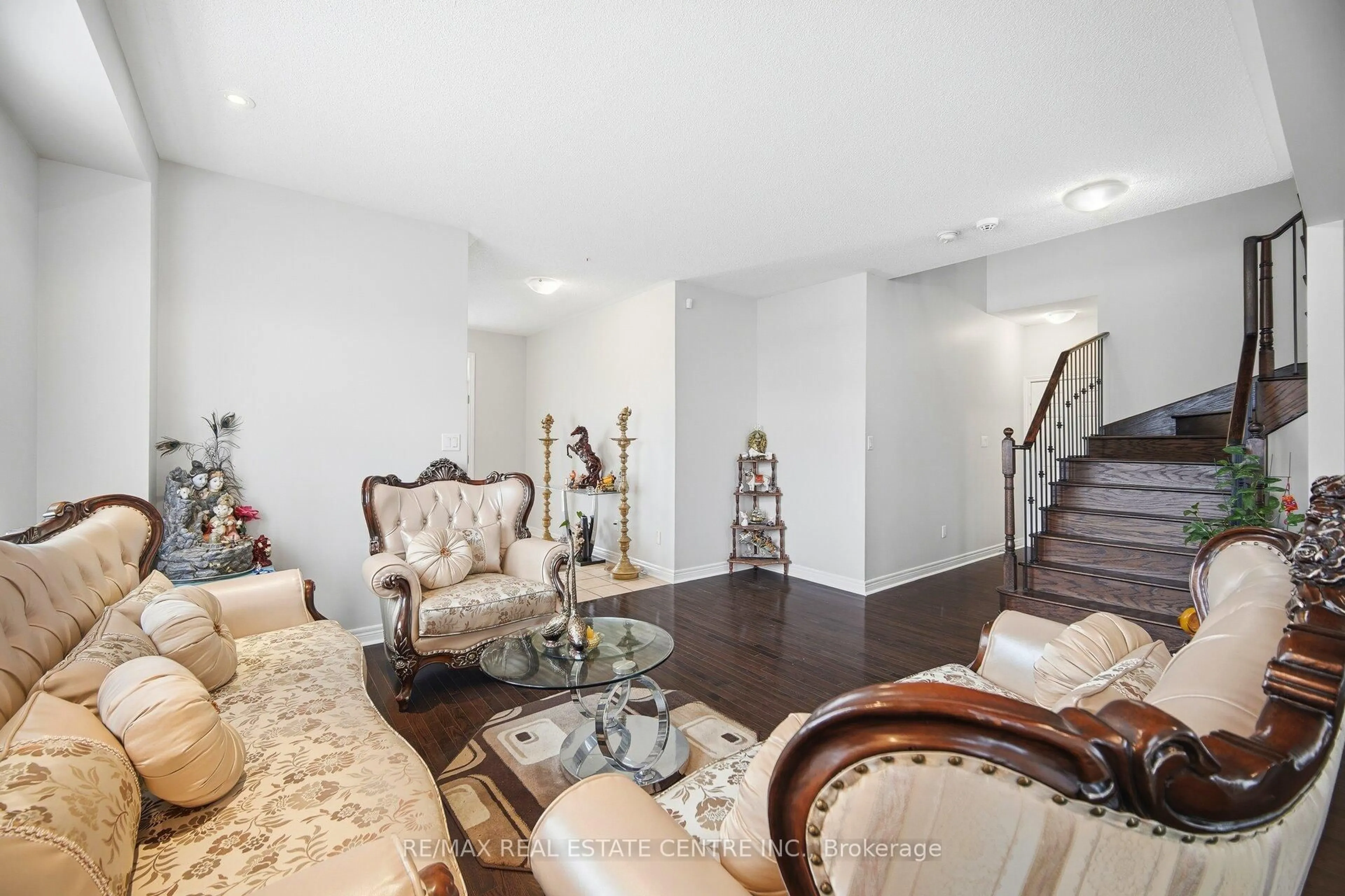 Living room with furniture, unknown for 38 Lightcatcher Circ, Brampton Ontario L6P 3P5