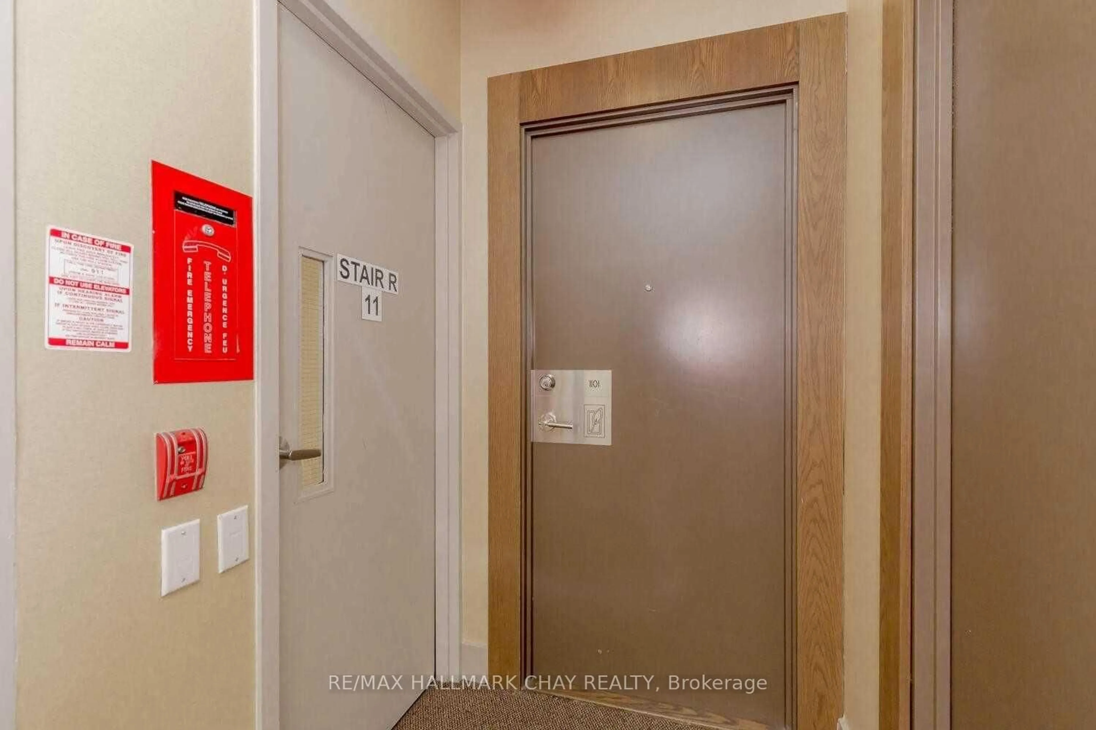 Indoor foyer for 4099 Brickstone Mews #1101, Mississauga Ontario L5B 0G2