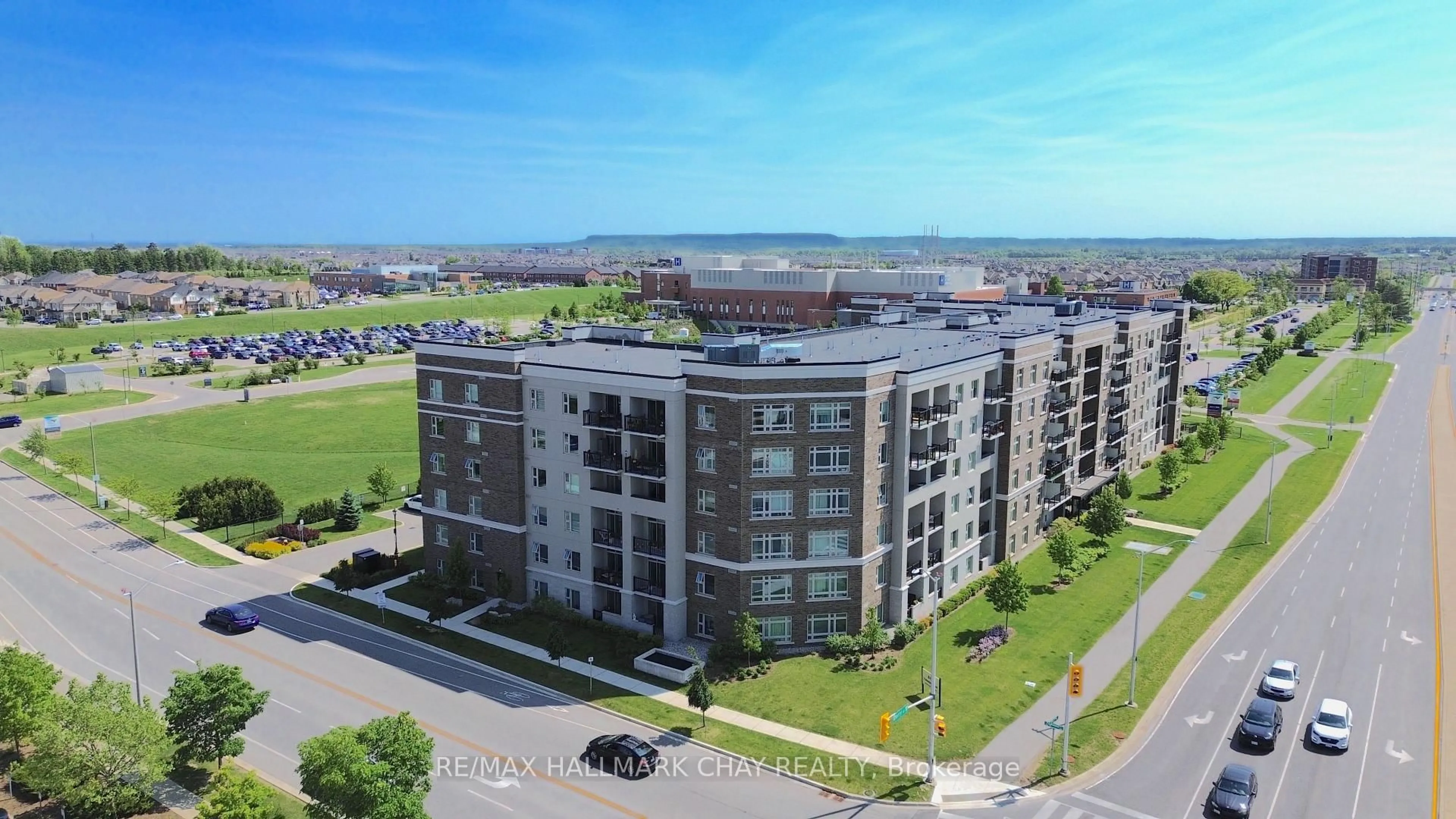 A pic from outside/outdoor area/front of a property/back of a property/a pic from drone, unknown for 610 Farmstead Dr #622, Milton Ontario L9T 8X5