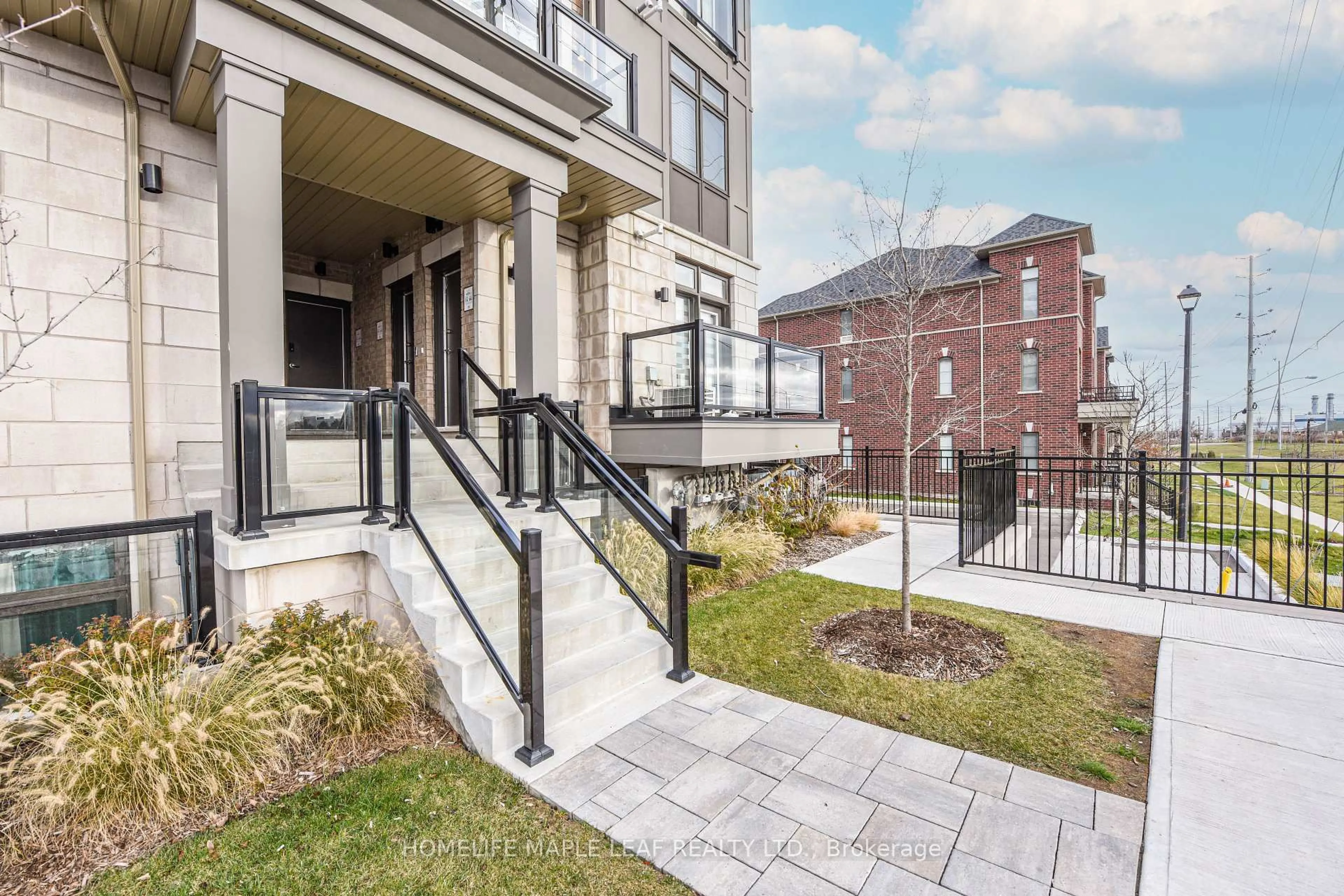 Patio, street for 30 Halliford Pl #206, Brampton Ontario L6P 4R1