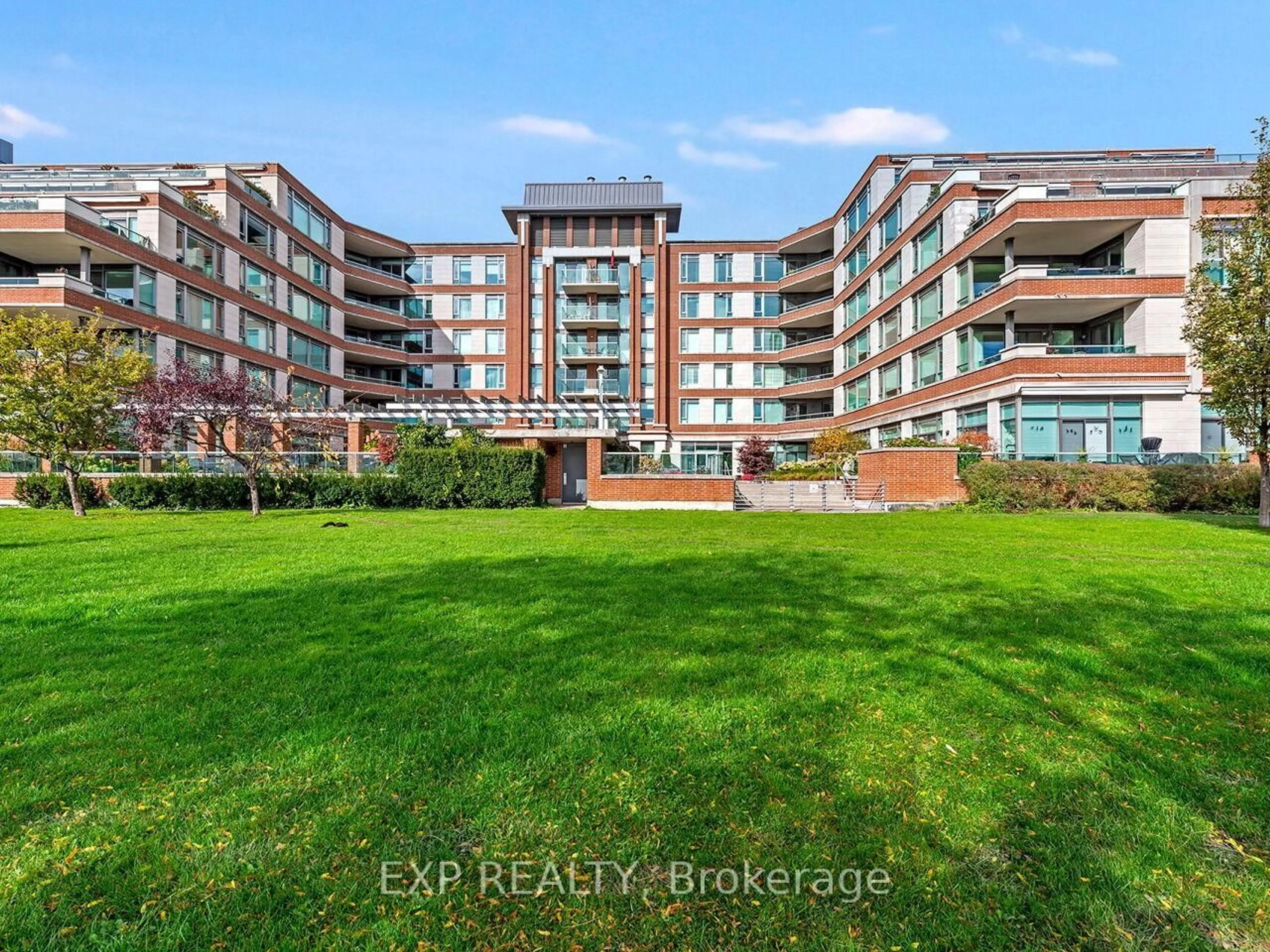 A pic from outside/outdoor area/front of a property/back of a property/a pic from drone, unknown for 65 Port St #406, Mississauga Ontario L5G 4V3