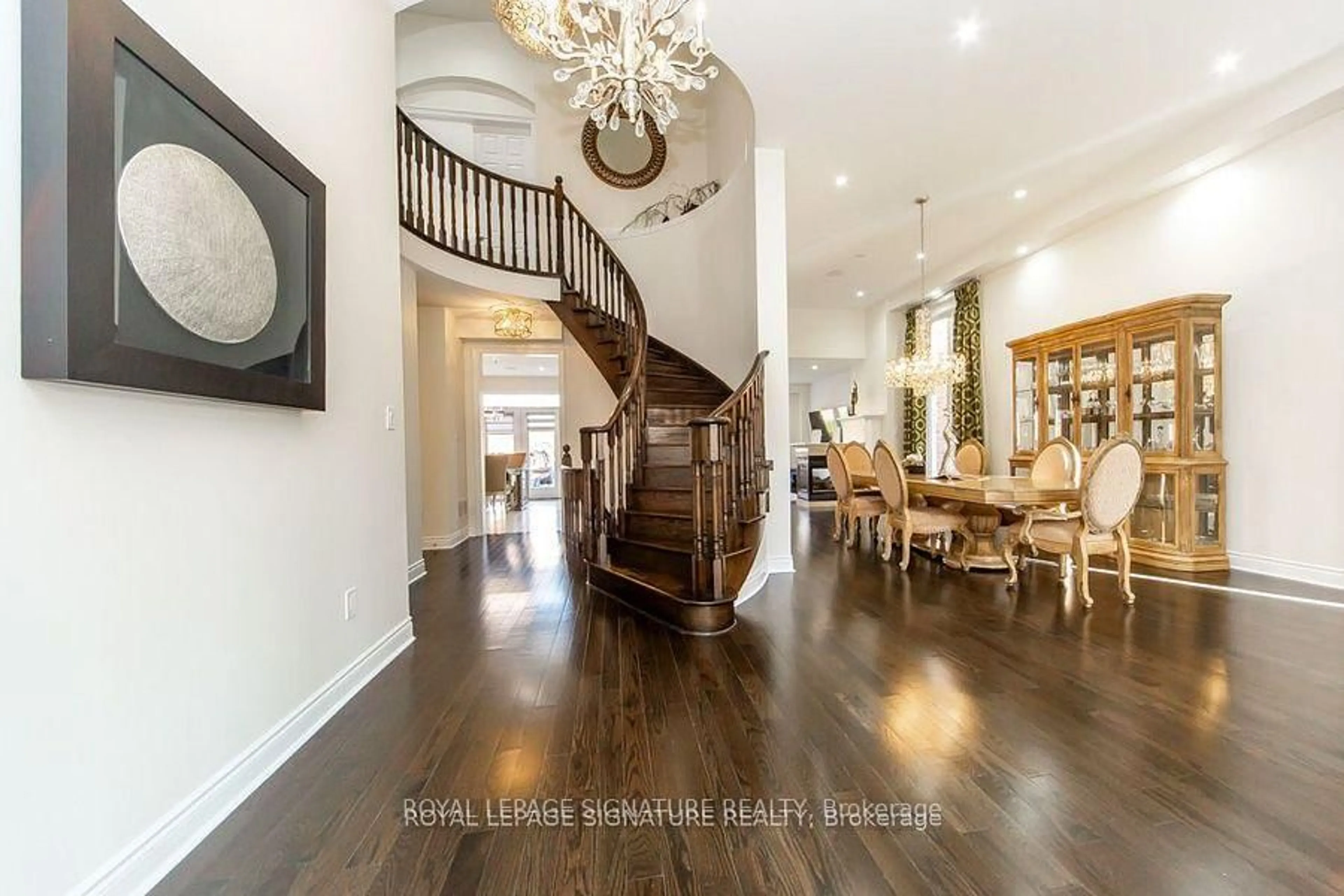 Indoor foyer for 37 Royal West Dr, Brampton Ontario L6X 0Z8