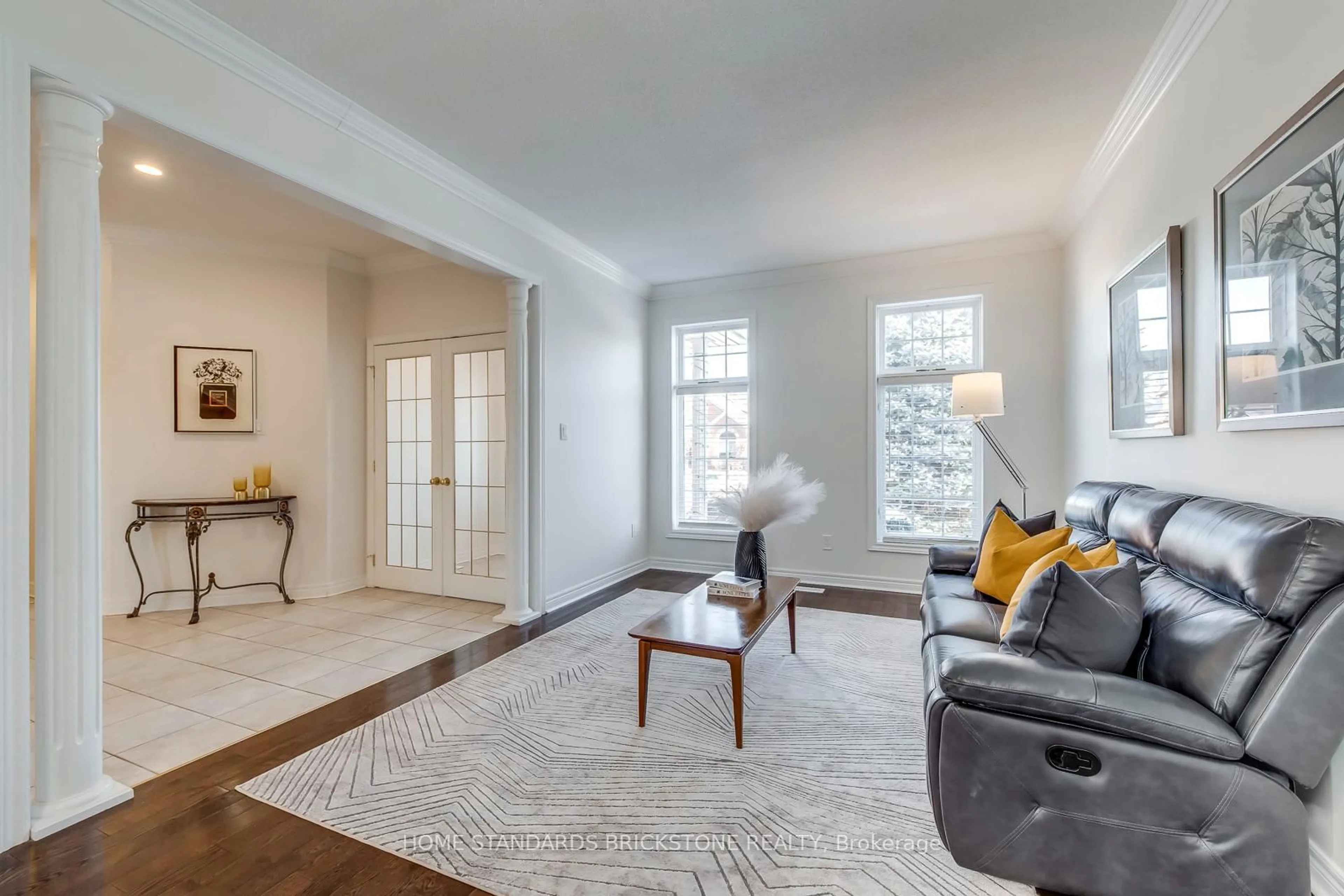 Living room with furniture, unknown for 2120 Dalecroft Cres, Burlington Ontario L7M 4B3