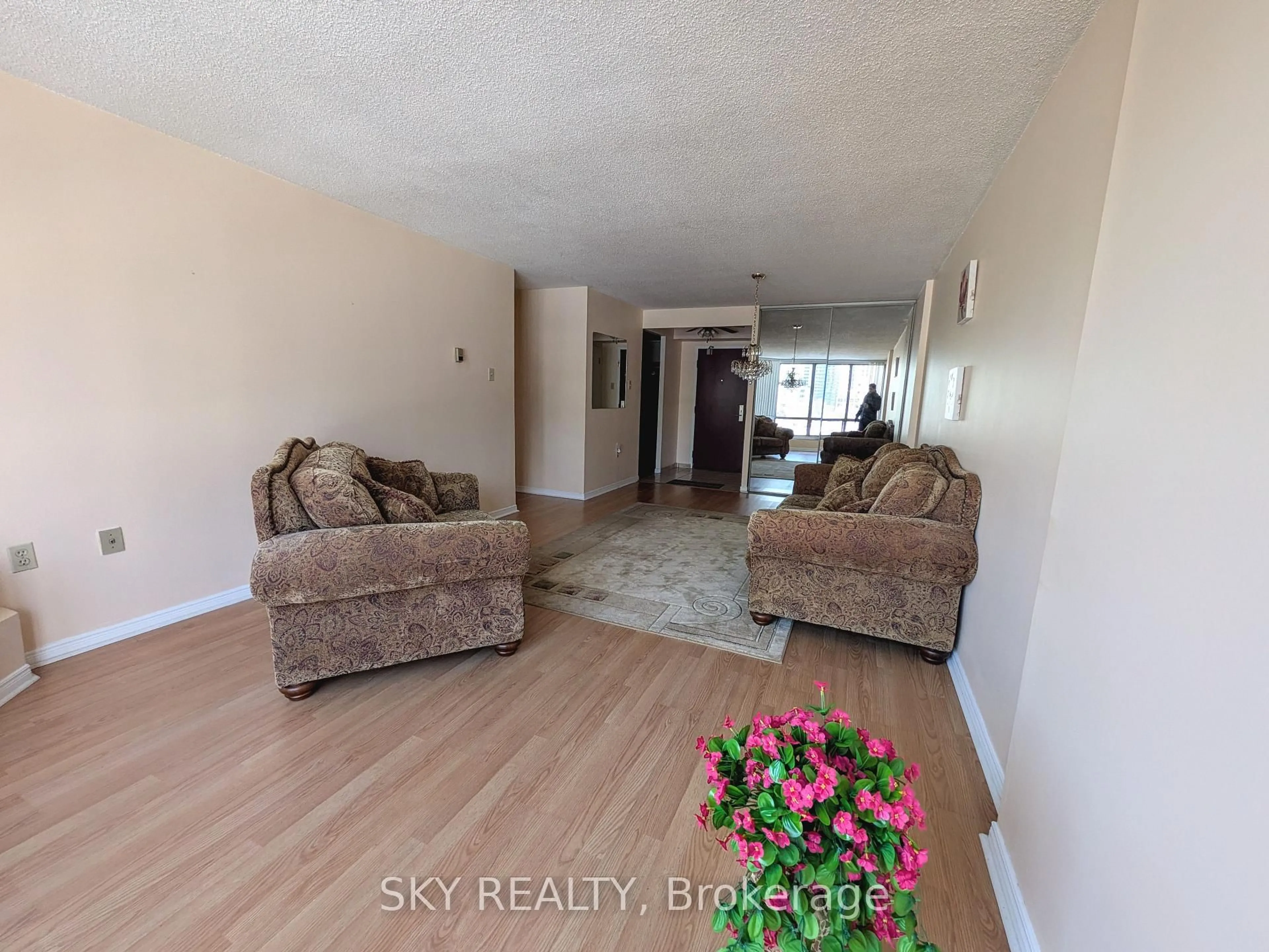 A pic of a room for 25 Fairview Rd #405, Mississauga Ontario L5B 3Y8