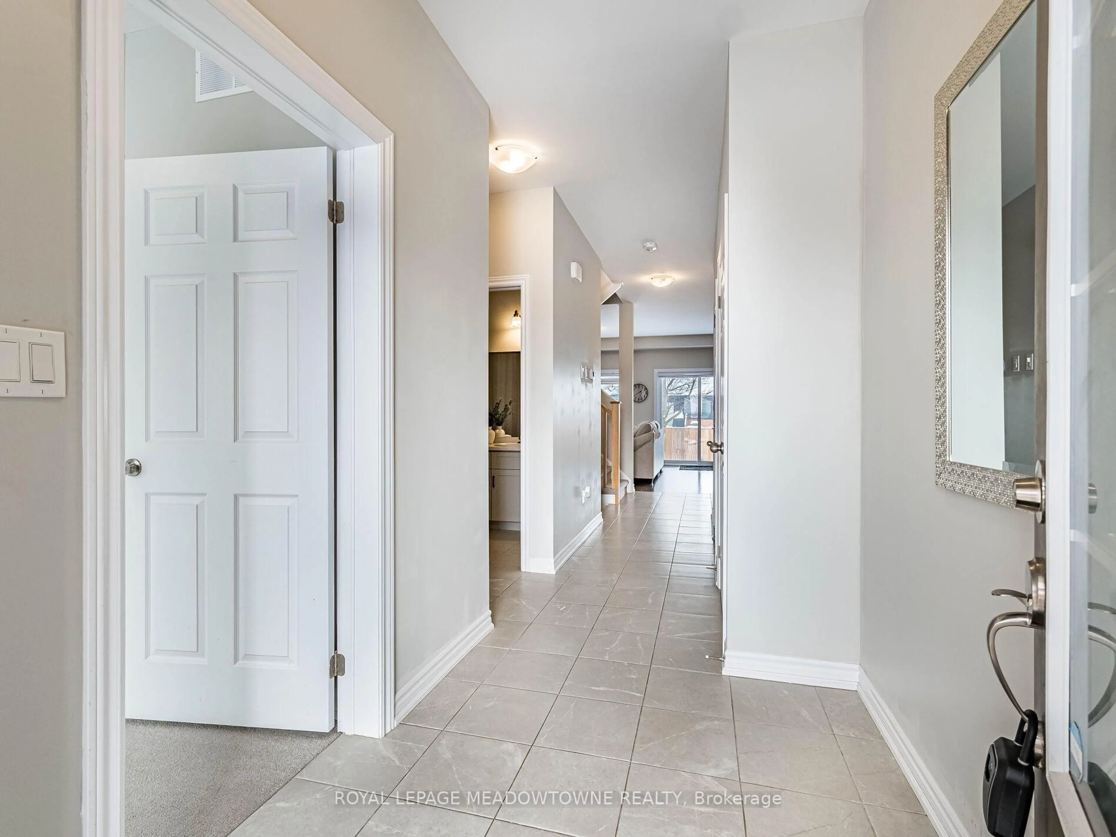 Indoor entryway for 13 Braida Lane #7, Halton Hills Ontario L7J 1P9