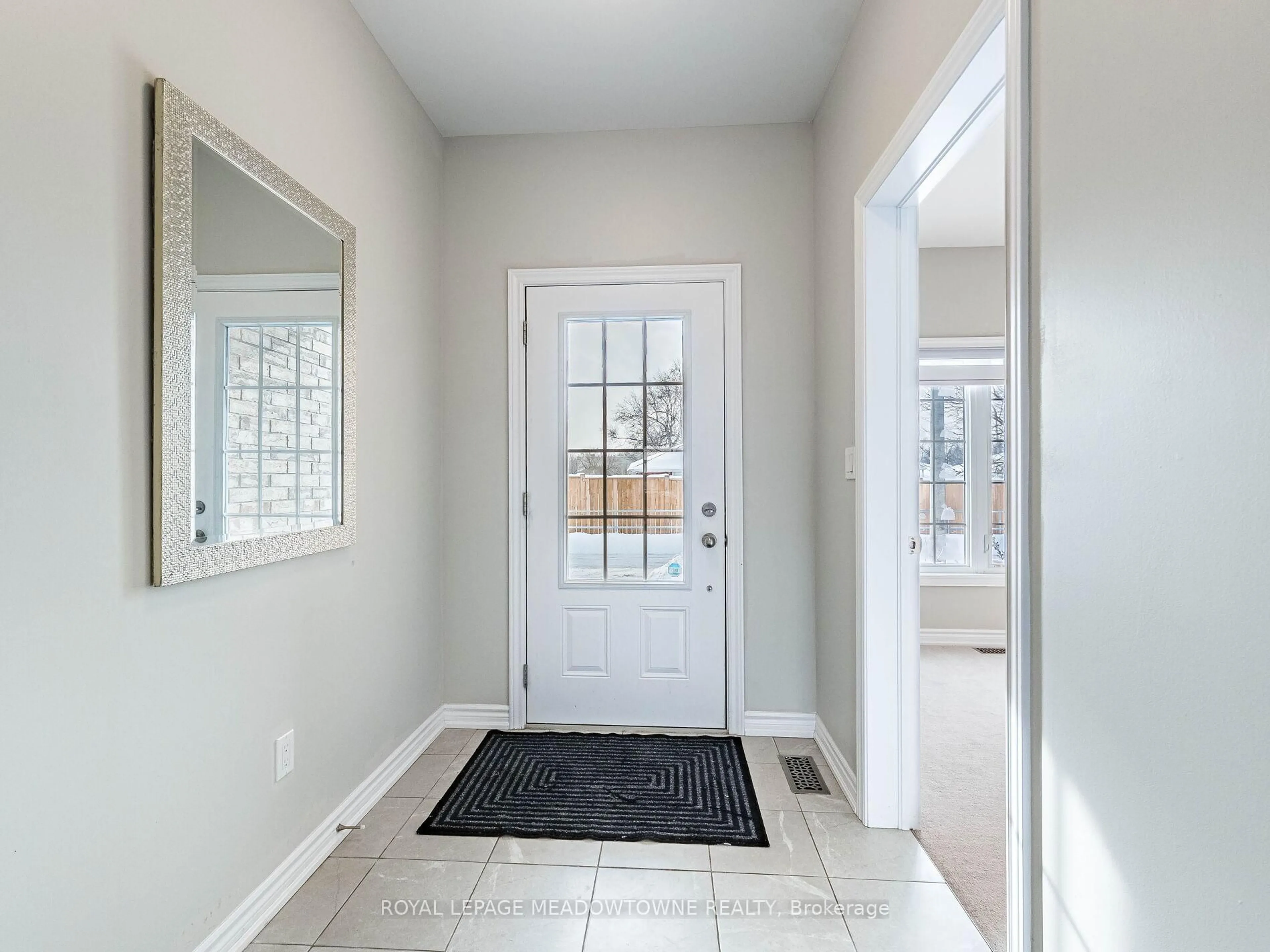 Indoor entryway for 13 Braida Lane #7, Halton Hills Ontario L7J 1P9