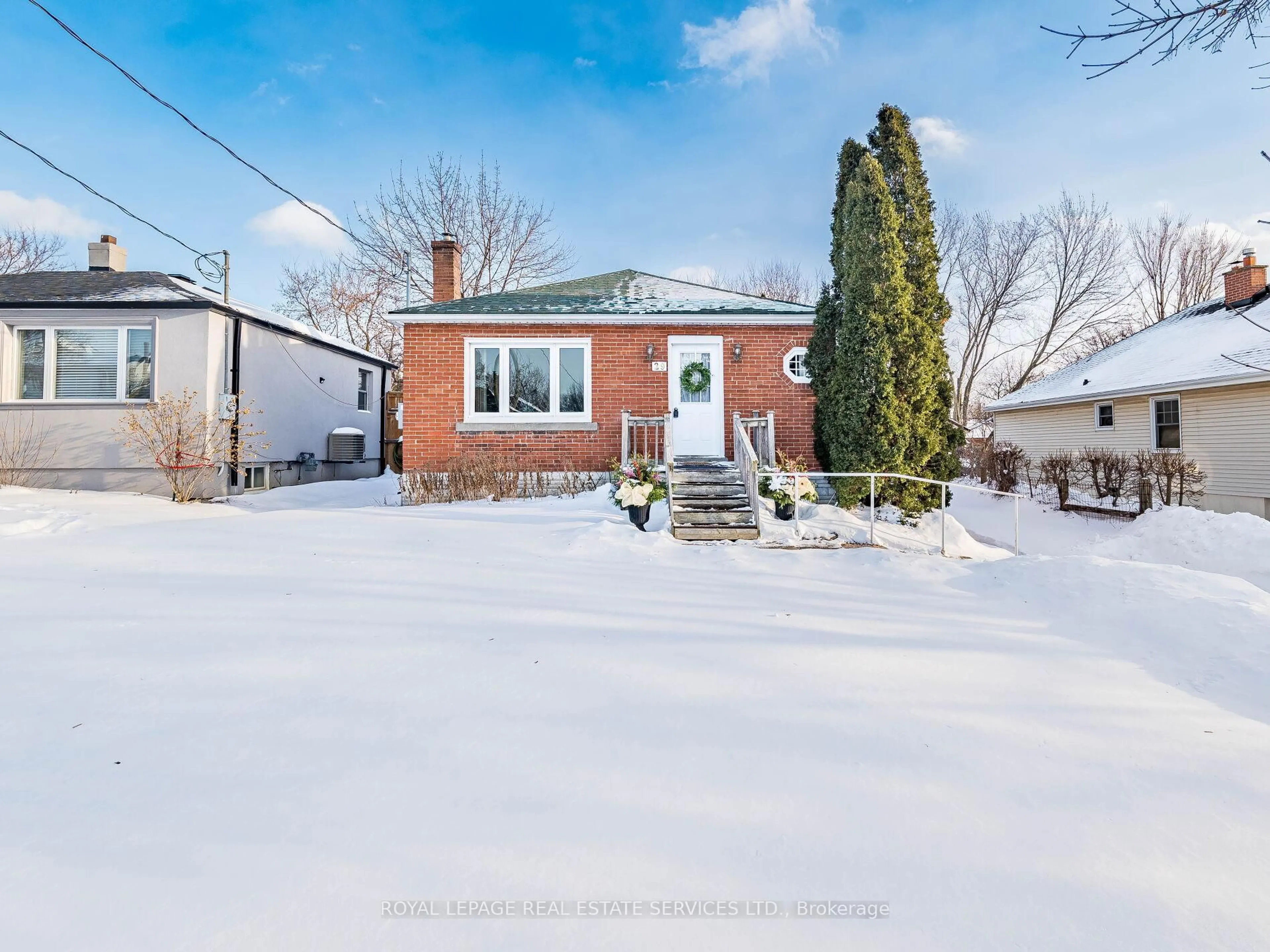 Home with brick exterior material, street for 29 Woodward Ave, Brampton Ontario L6V 1K2