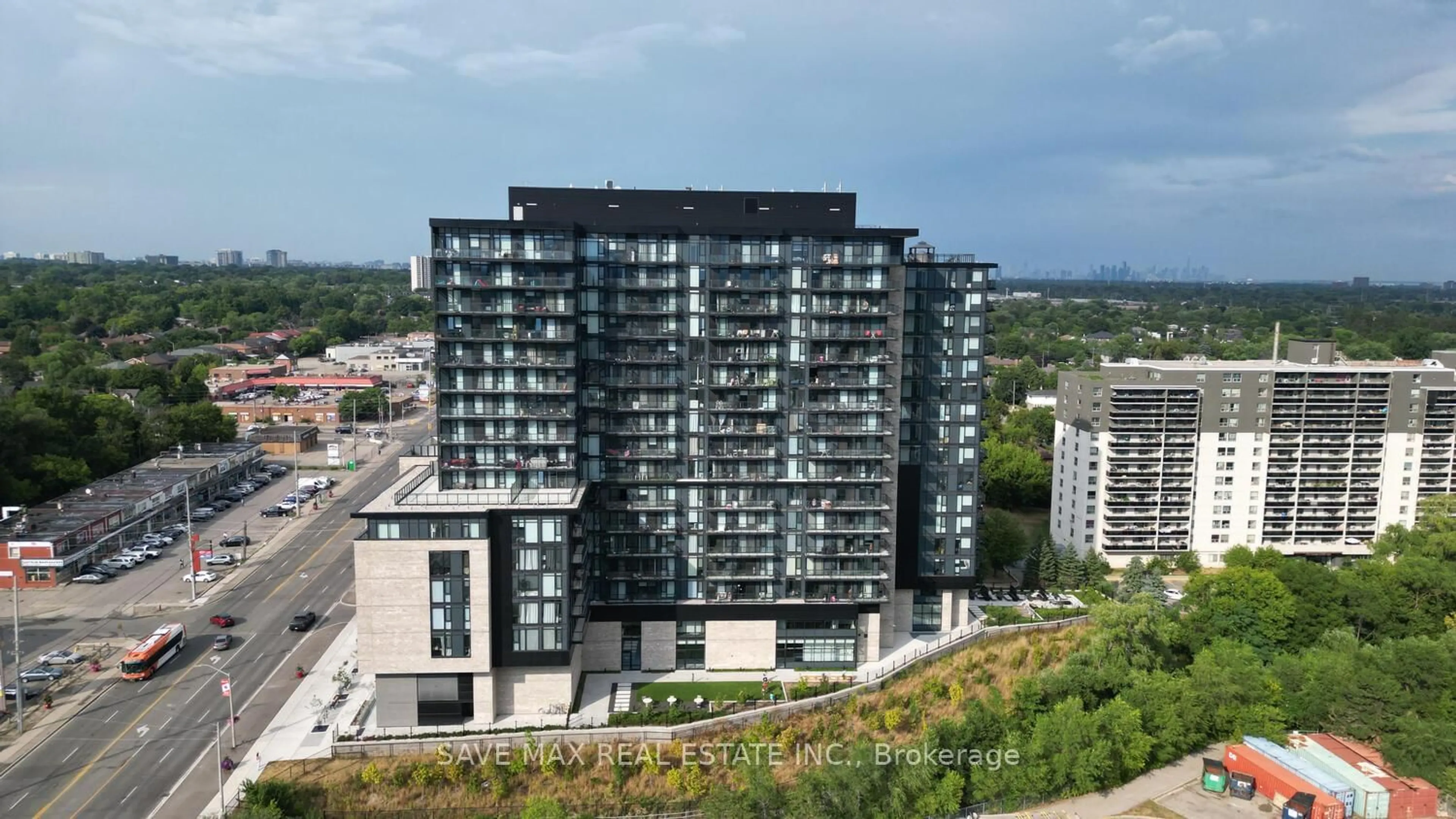 A pic from outside/outdoor area/front of a property/back of a property/a pic from drone, city buildings view from balcony for 86 Dundas St #916, Mississauga Ontario L5A 1W4