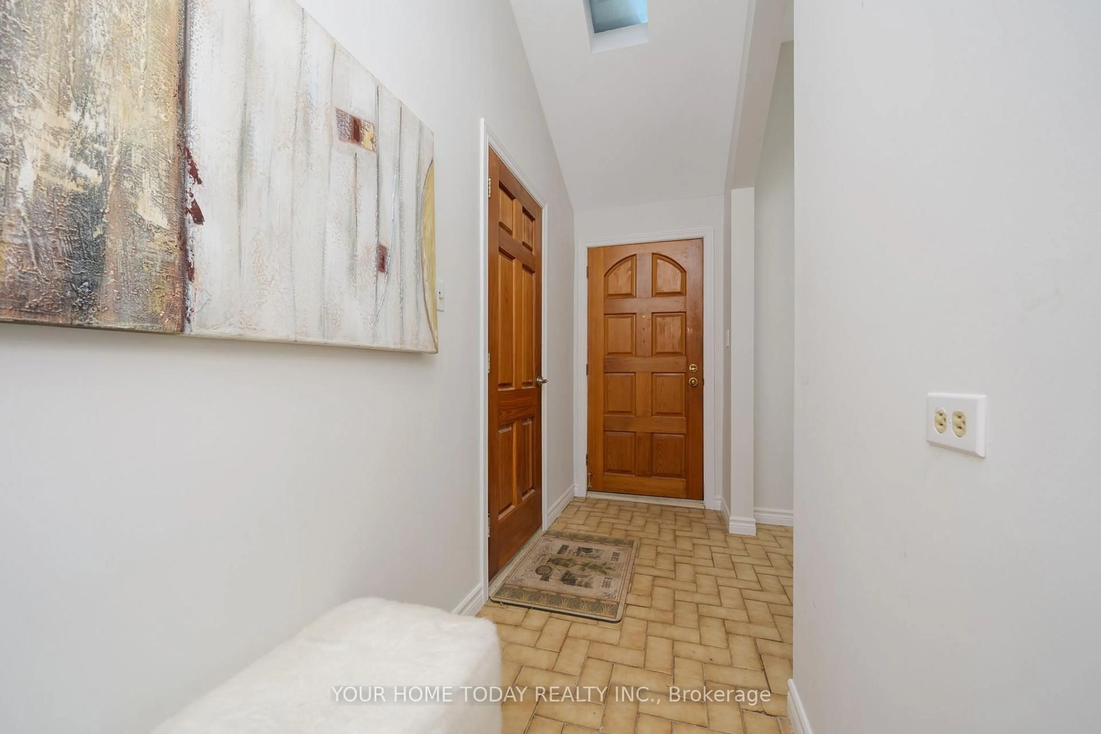 Indoor foyer for 26 Fagan Dr, Halton Hills Ontario L7G 4P3