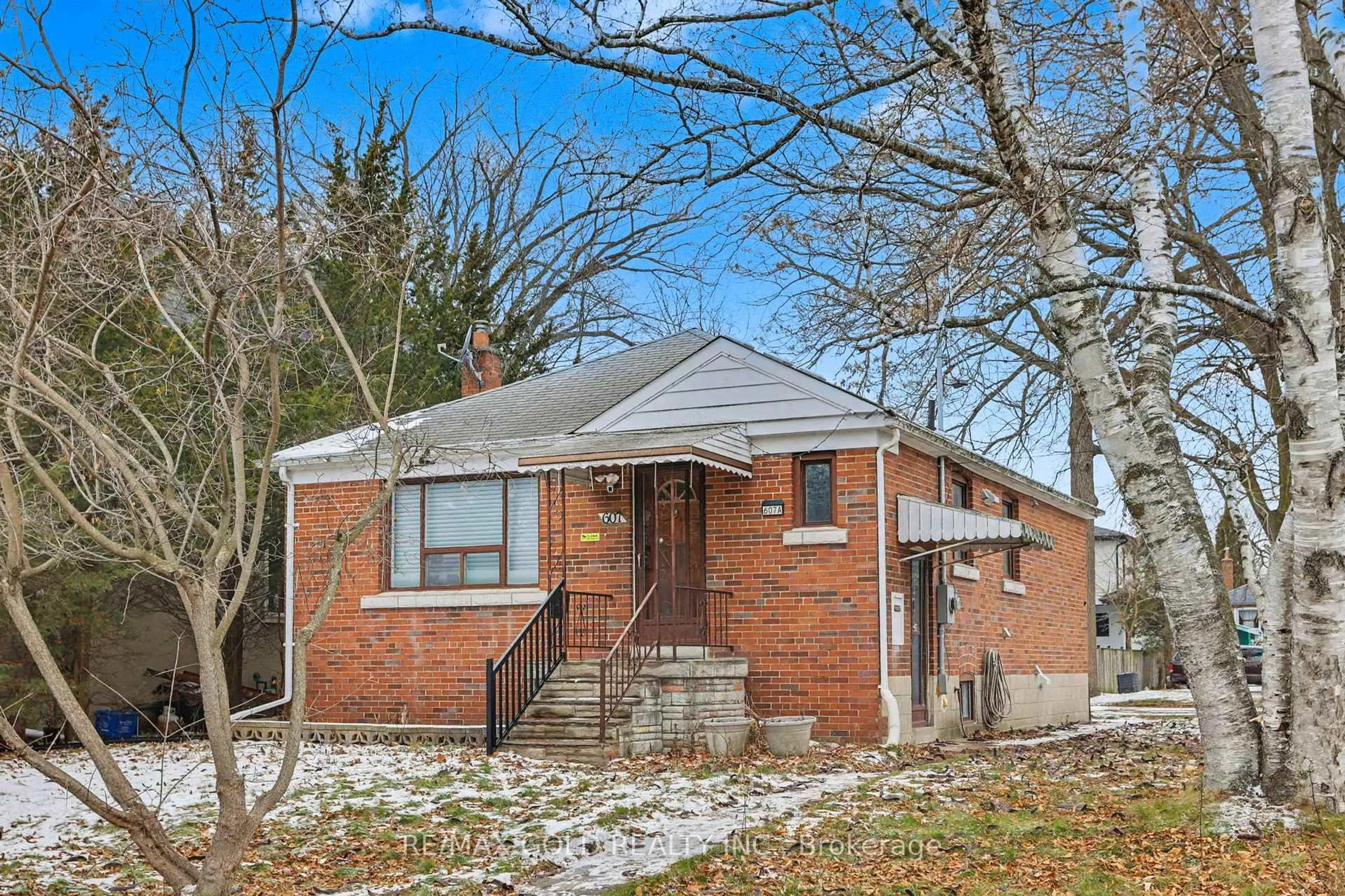 Home with brick exterior material, street for 607 Drymen Cres, Mississauga Ontario L5G 2N9