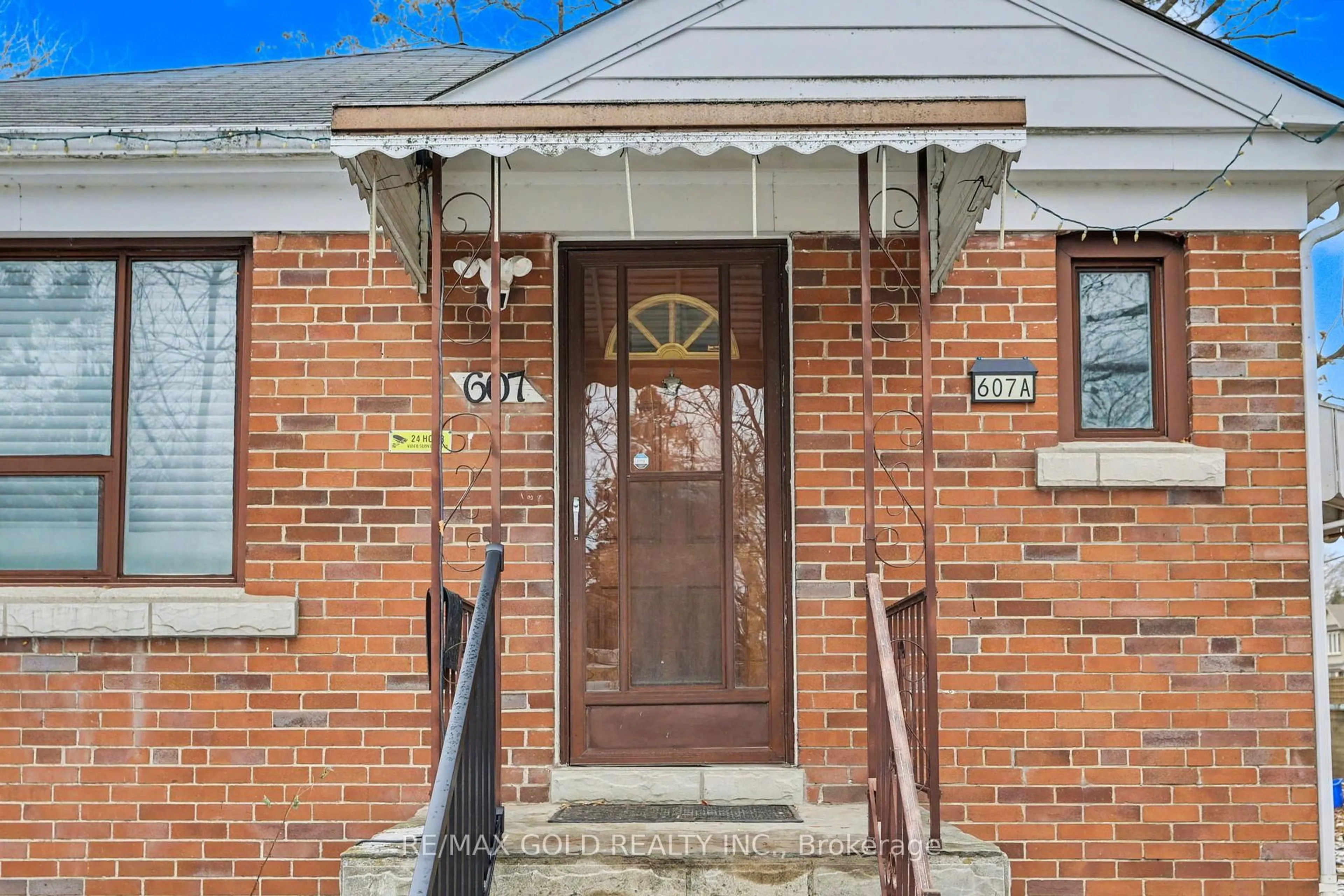 Home with brick exterior material, street for 607 Drymen Cres, Mississauga Ontario L5G 2N9