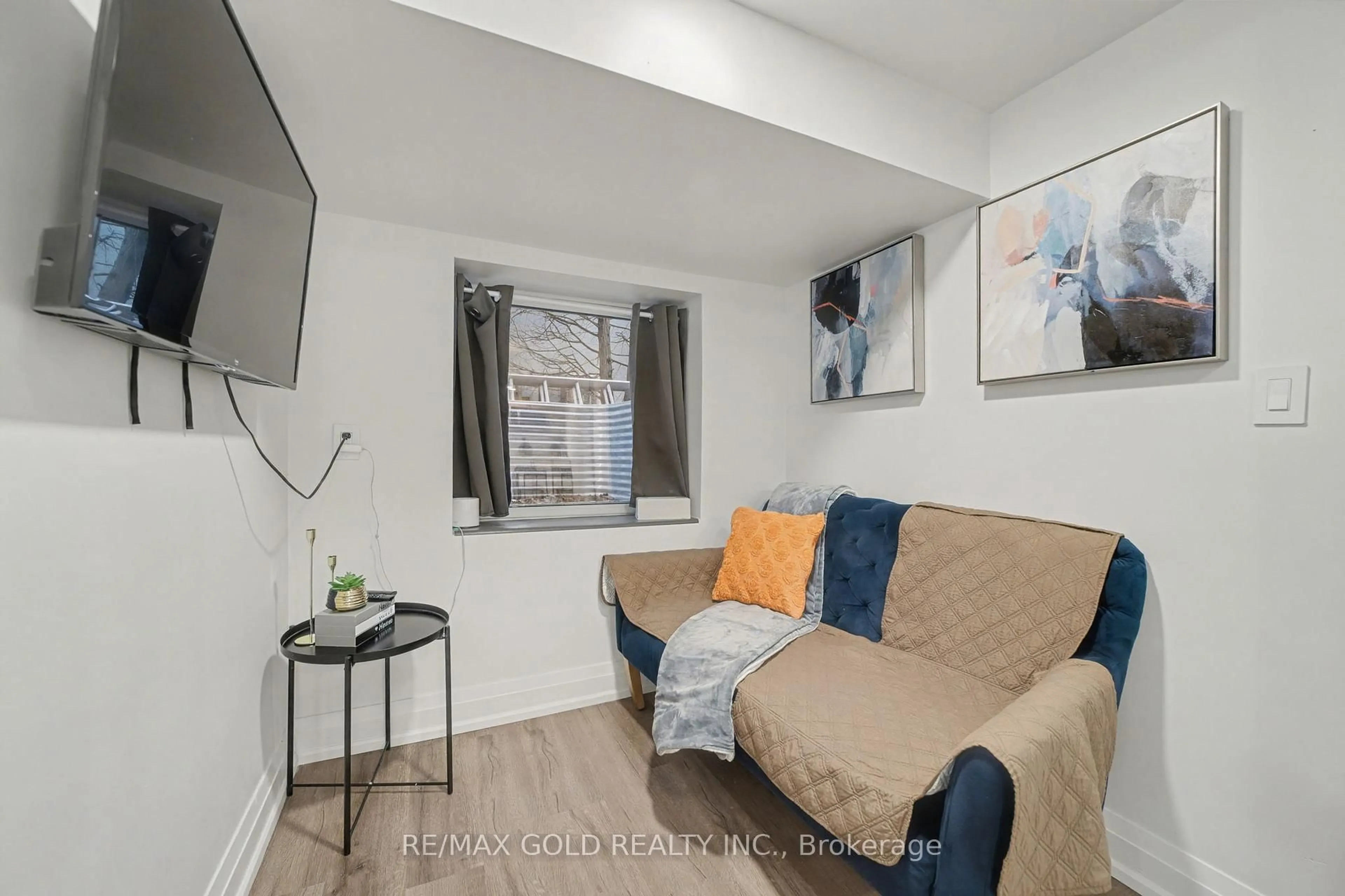 A pic of a room for 607 Drymen Cres, Mississauga Ontario L5G 2N9