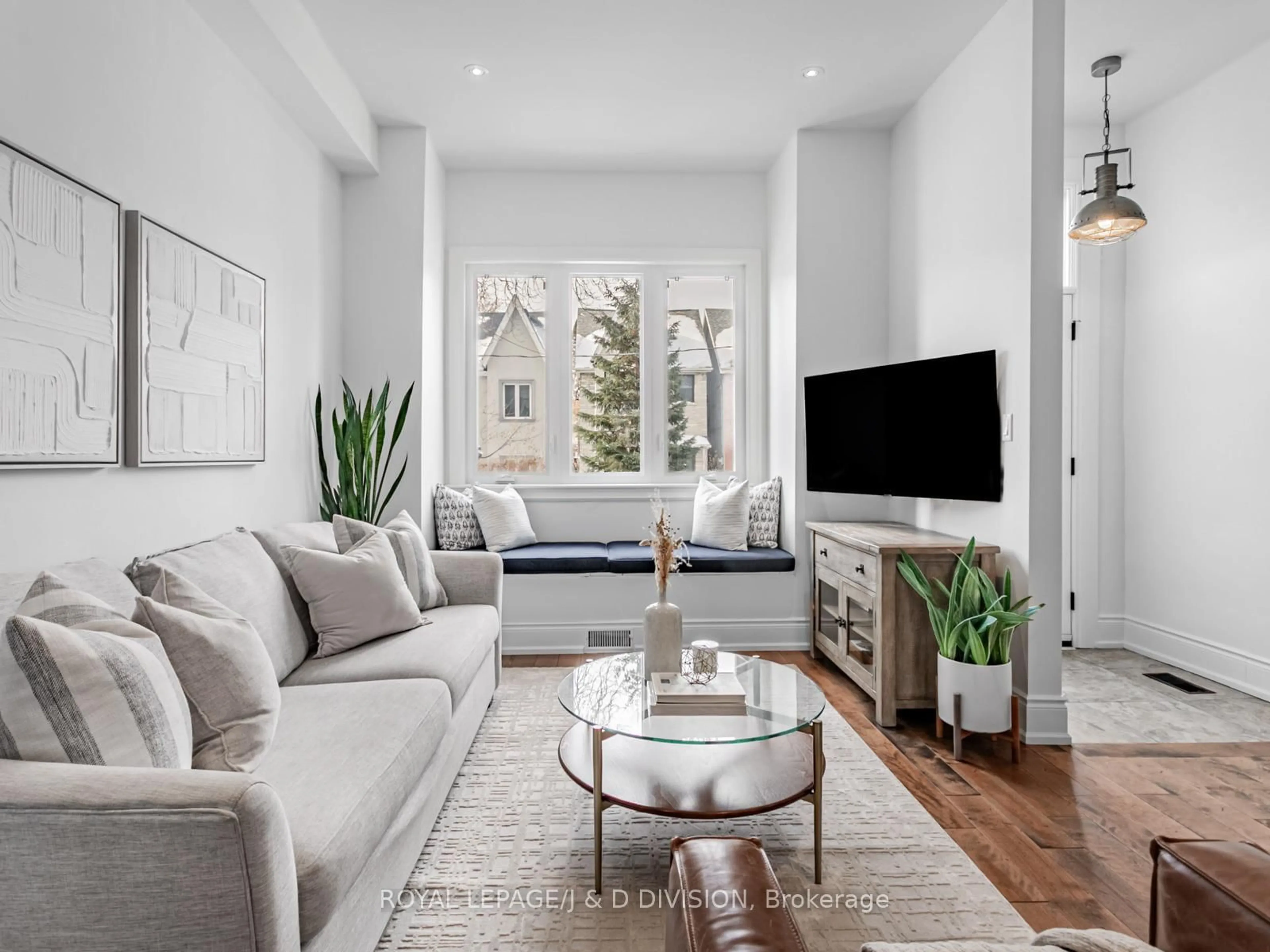 Living room with furniture, unknown for 329 Indian Road Cres, Toronto Ontario M6P 2G9