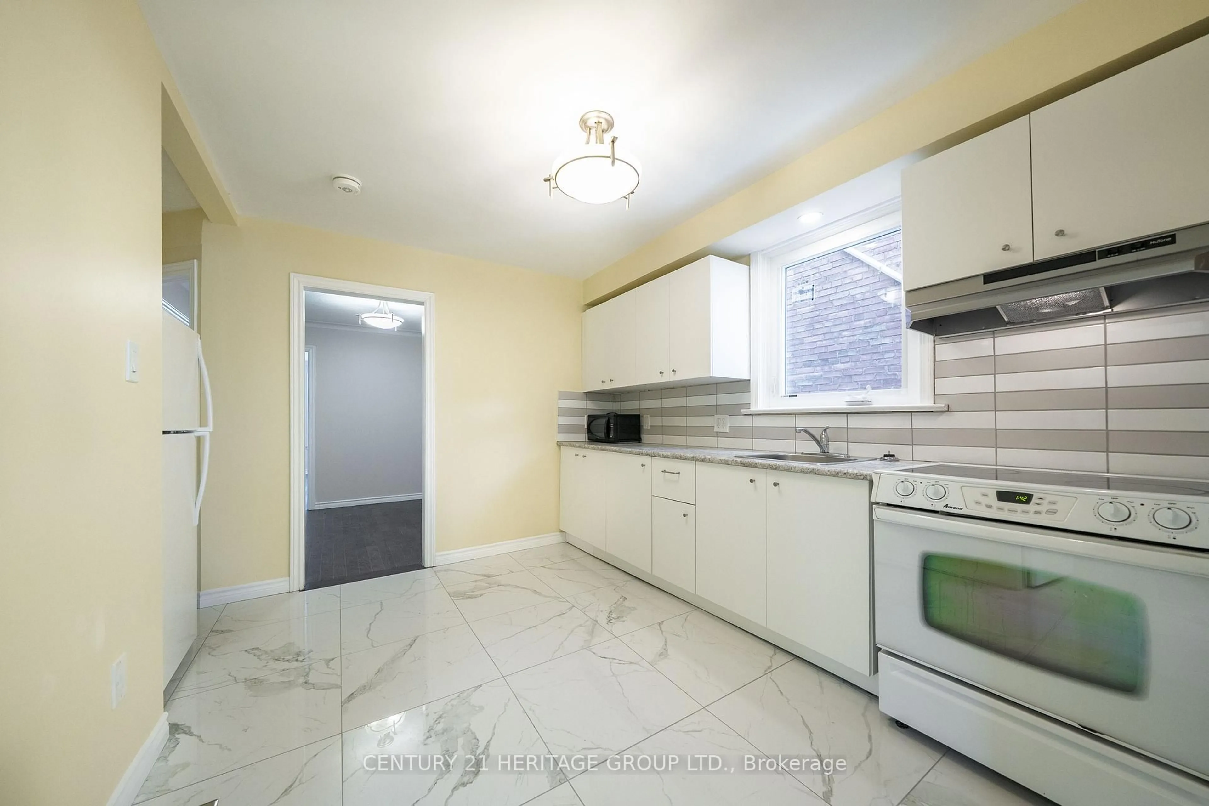 Standard kitchen, ceramic/tile floor for 215 Keele St, Toronto Ontario M6P 2K1