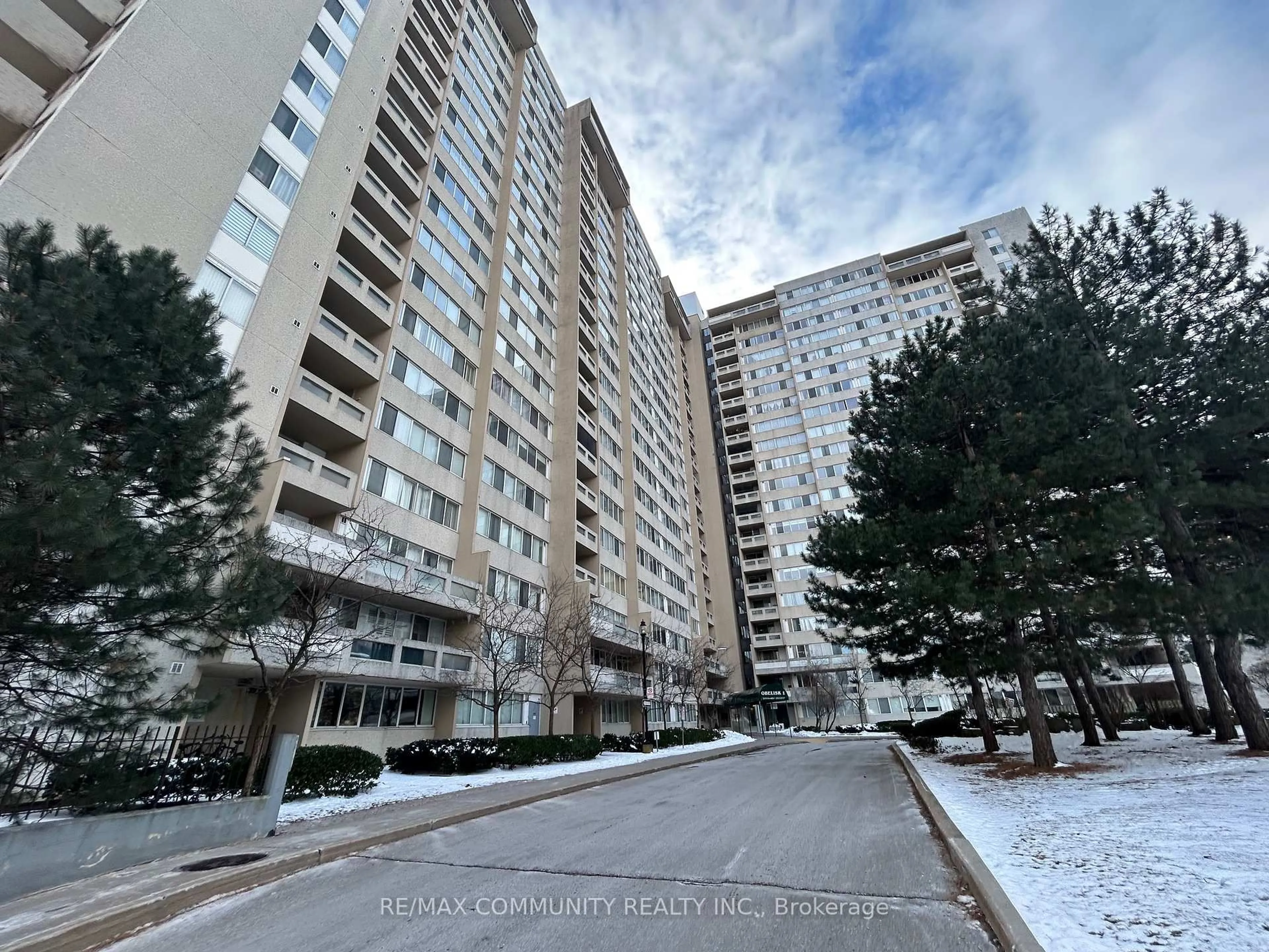 Unknown for 3590 Kaneff Cres #805, Mississauga Ontario L5A 3X3