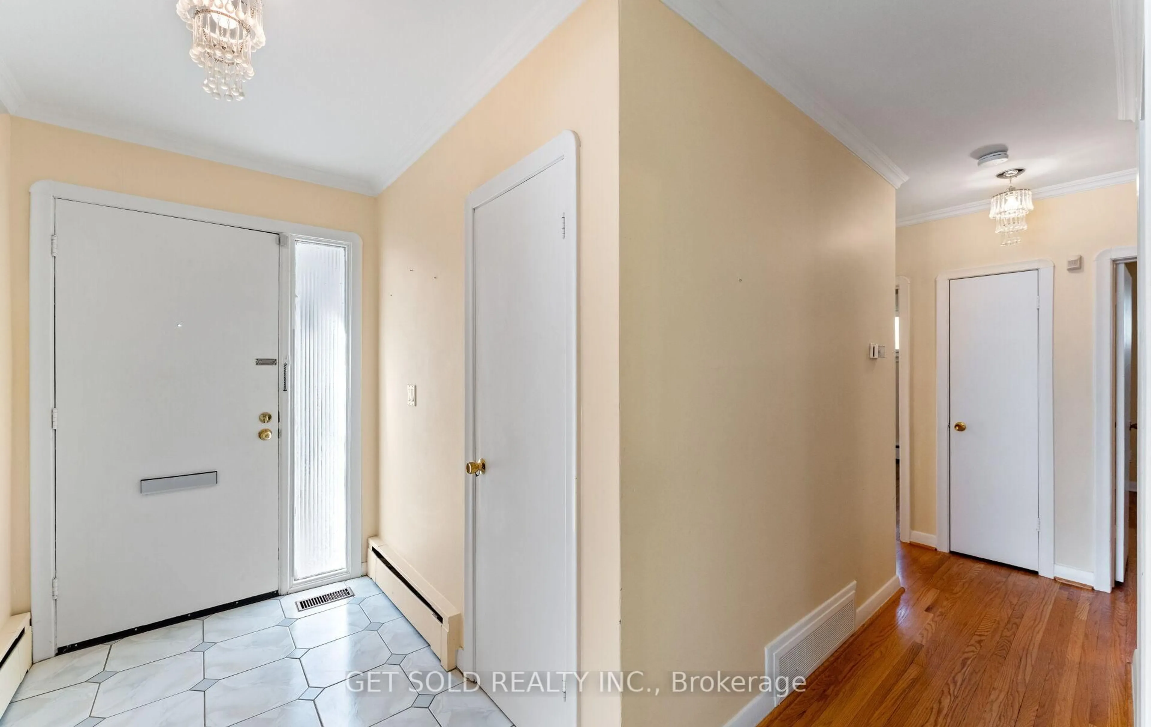 Indoor entryway for 18 Hinton Rd, Toronto Ontario M9W 2V1