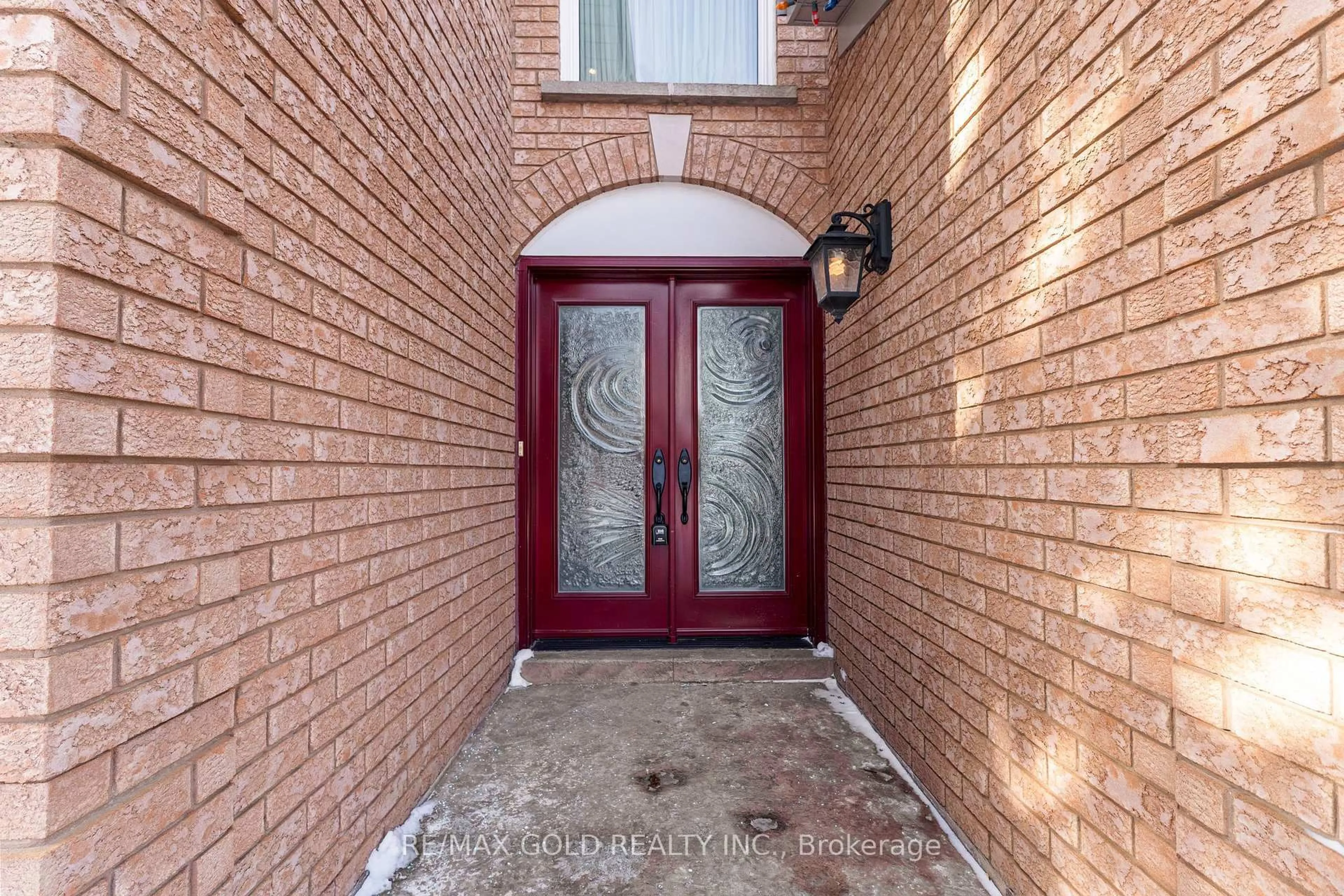 Indoor entryway for 38 Mountainberry Rd, Brampton Ontario L6R 1J3