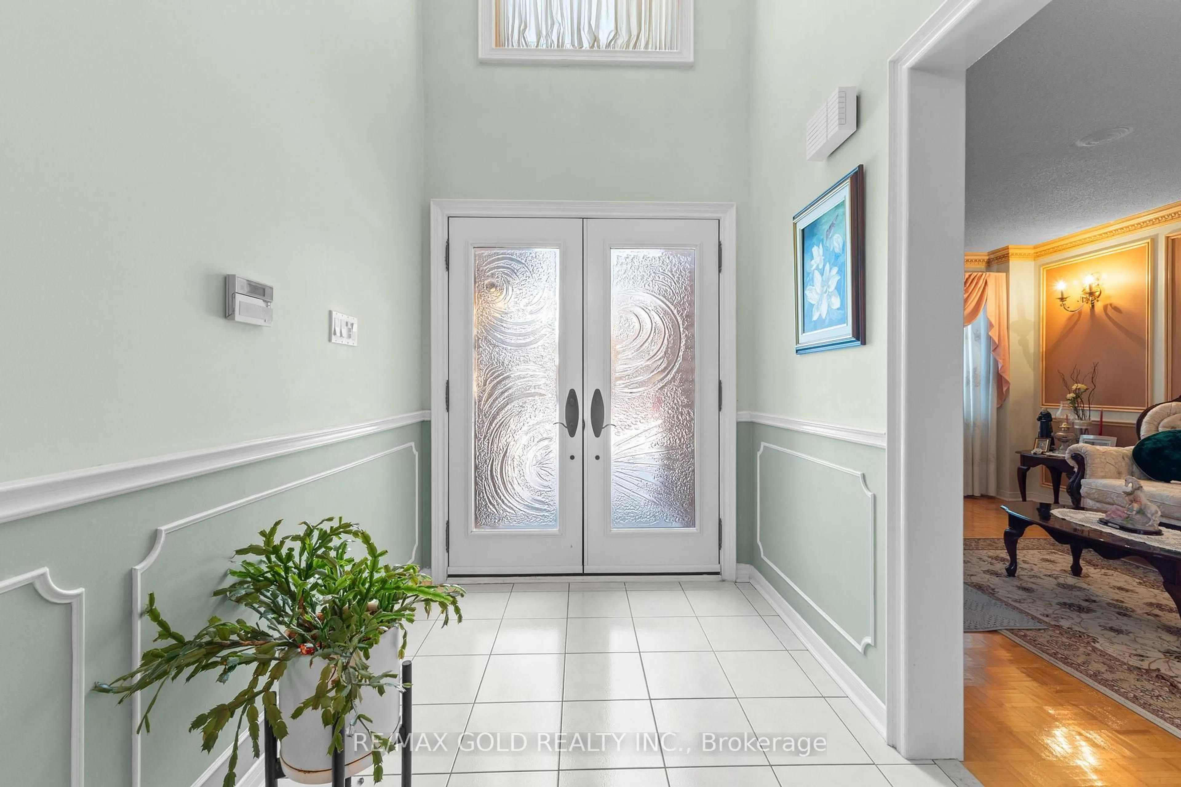 Indoor entryway for 38 Mountainberry Rd, Brampton Ontario L6R 1J3